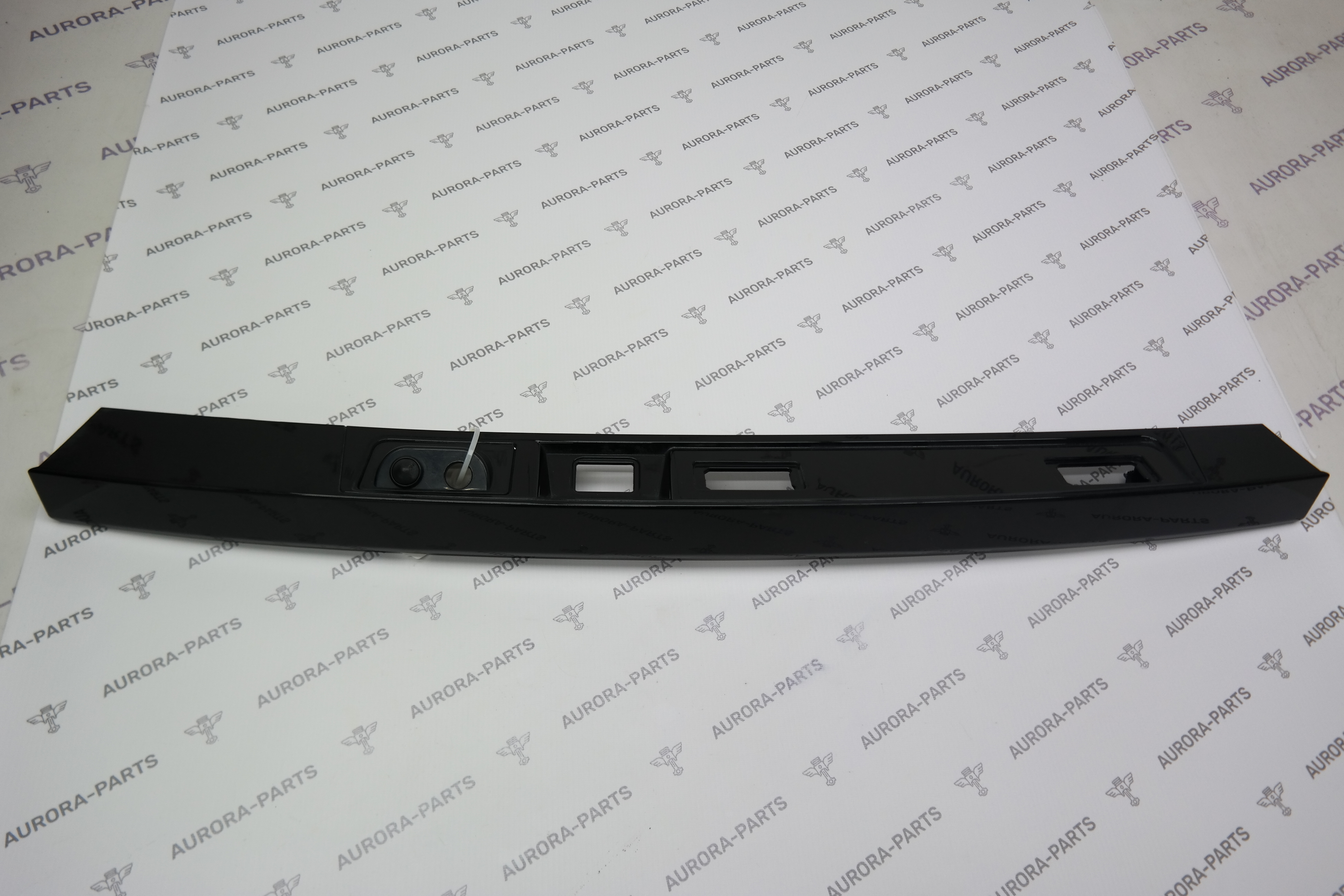 Накладка крышки багажника наружняя Land Rover Discovery