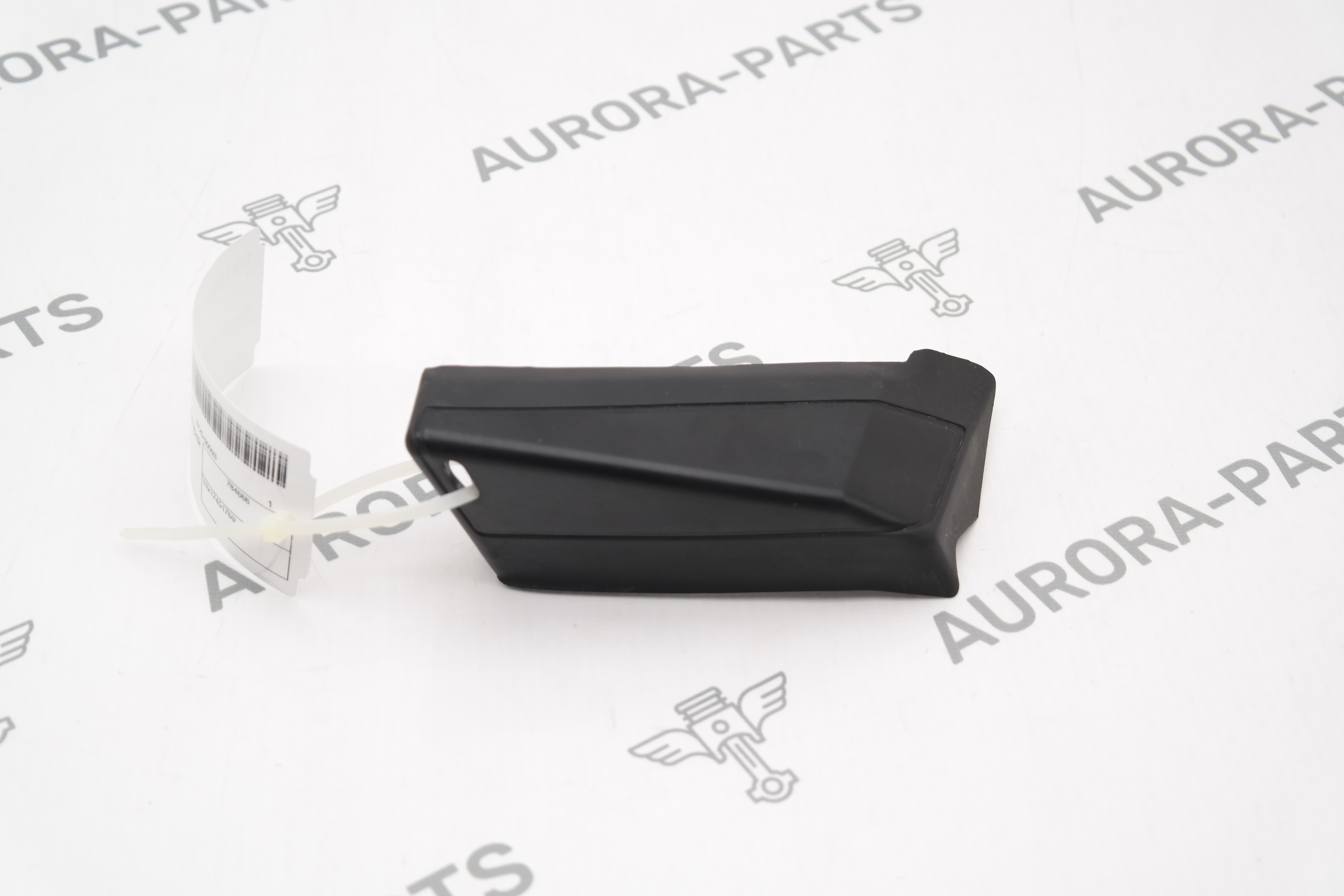 Накладка блока задних фонарей LH BMW 8-Series