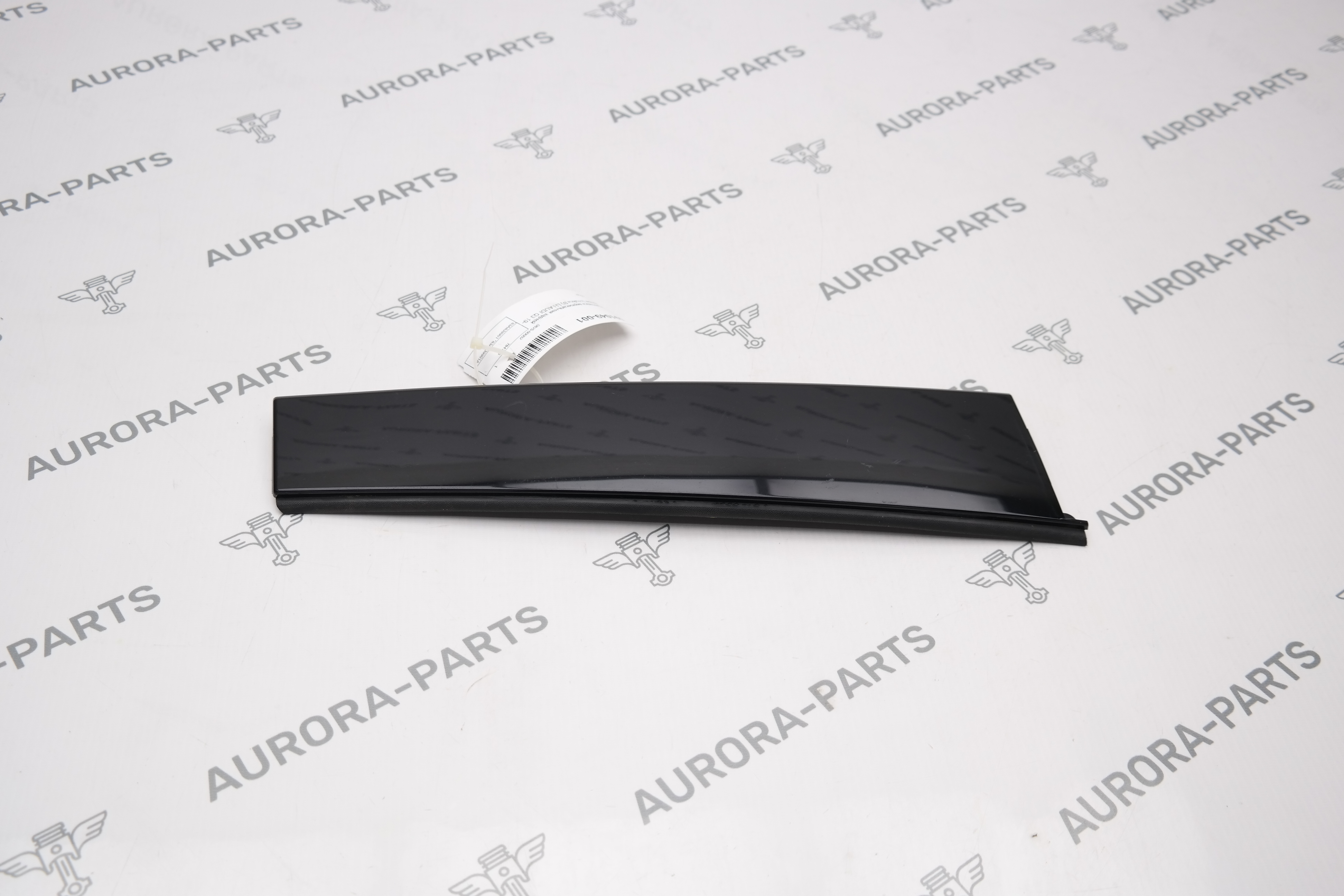 Накладка вертикальная задней двери (стойка B) LH Audi Q3