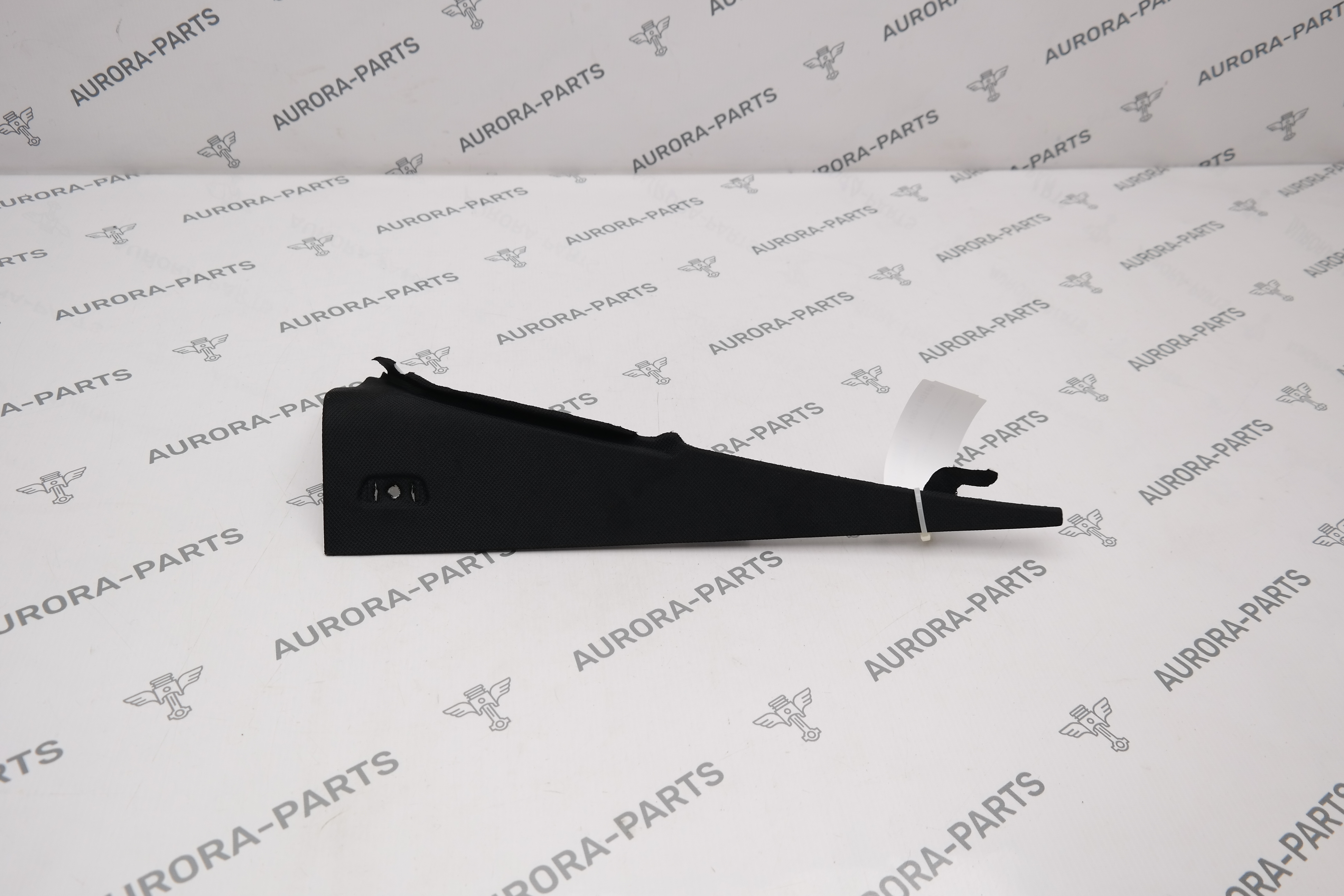 Накладка задней стойки LH BMW 8-Series