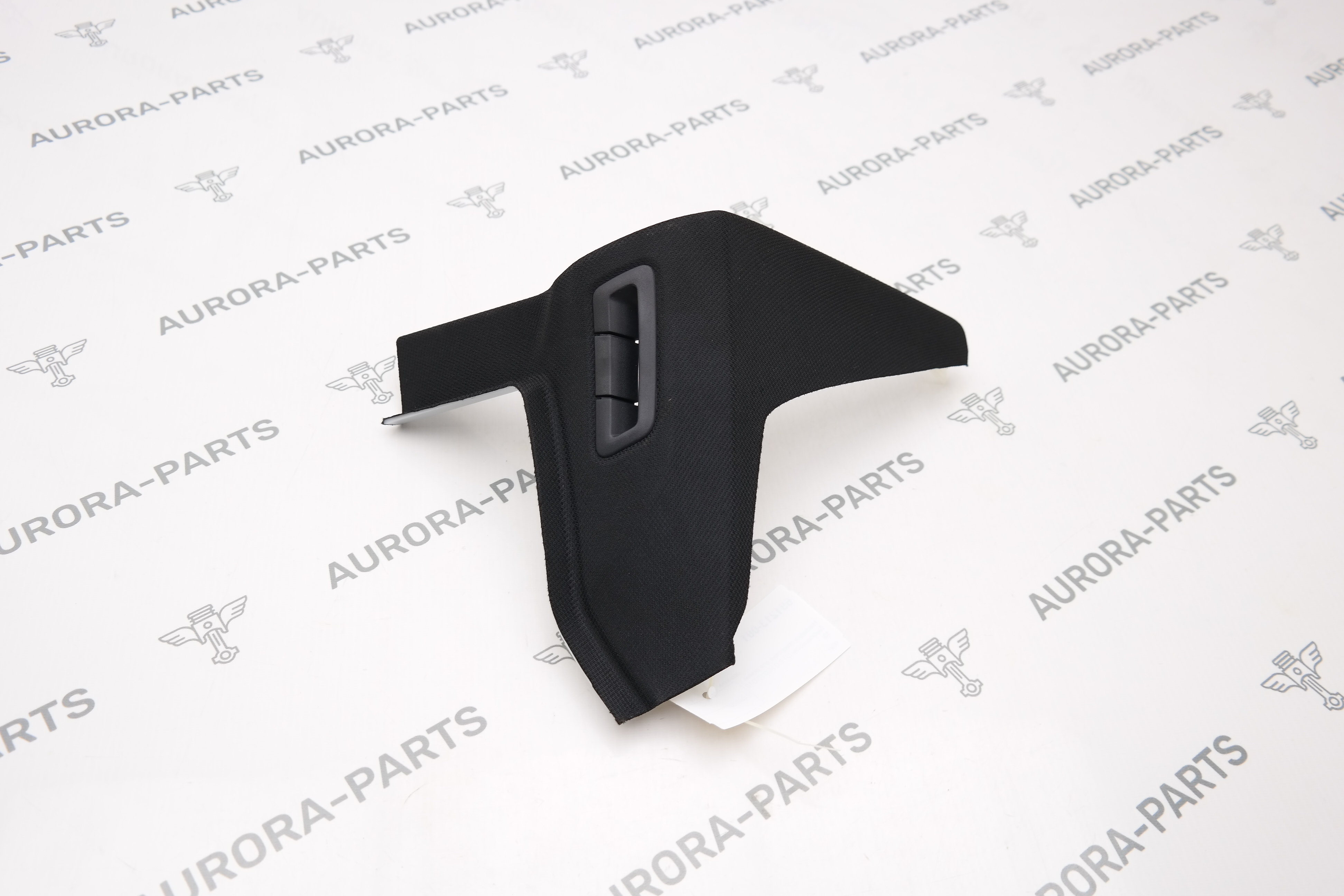 Накладка отверстия для ремня безопасности LH BMW 8-Series