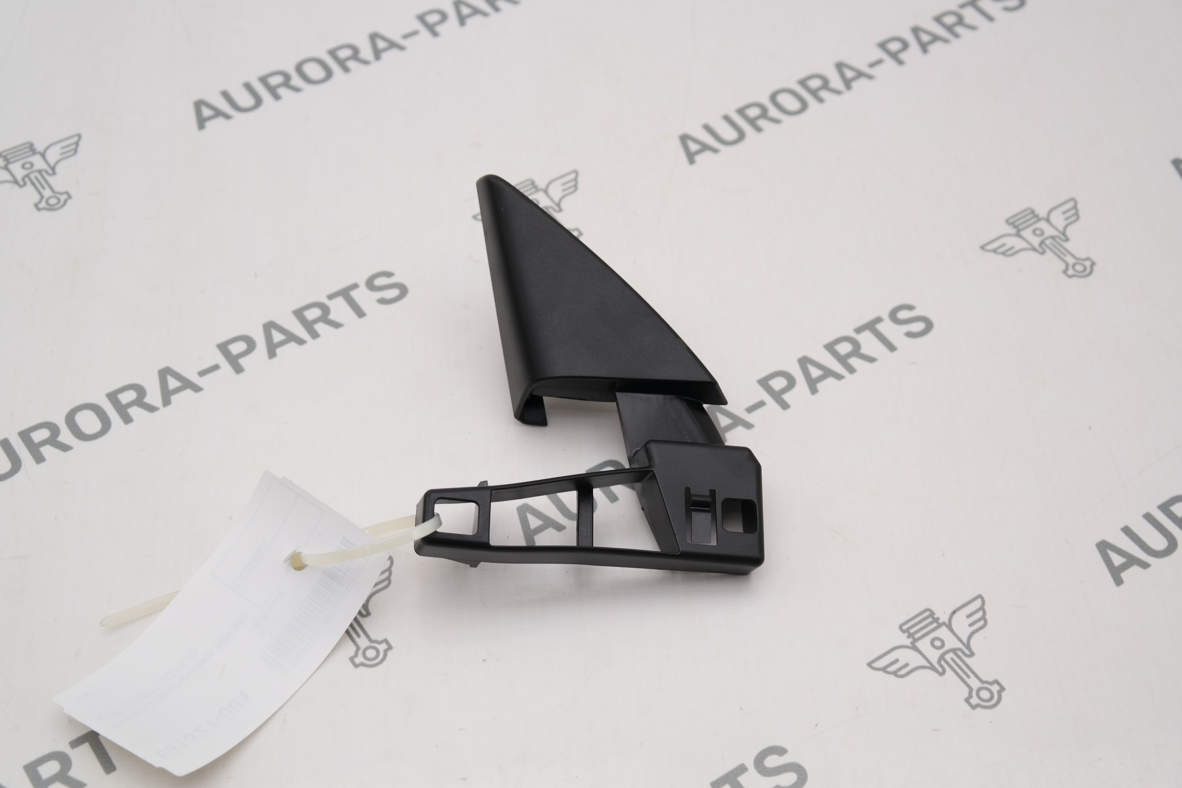 Накладка треугольника зеркала LH BMW 8-Series