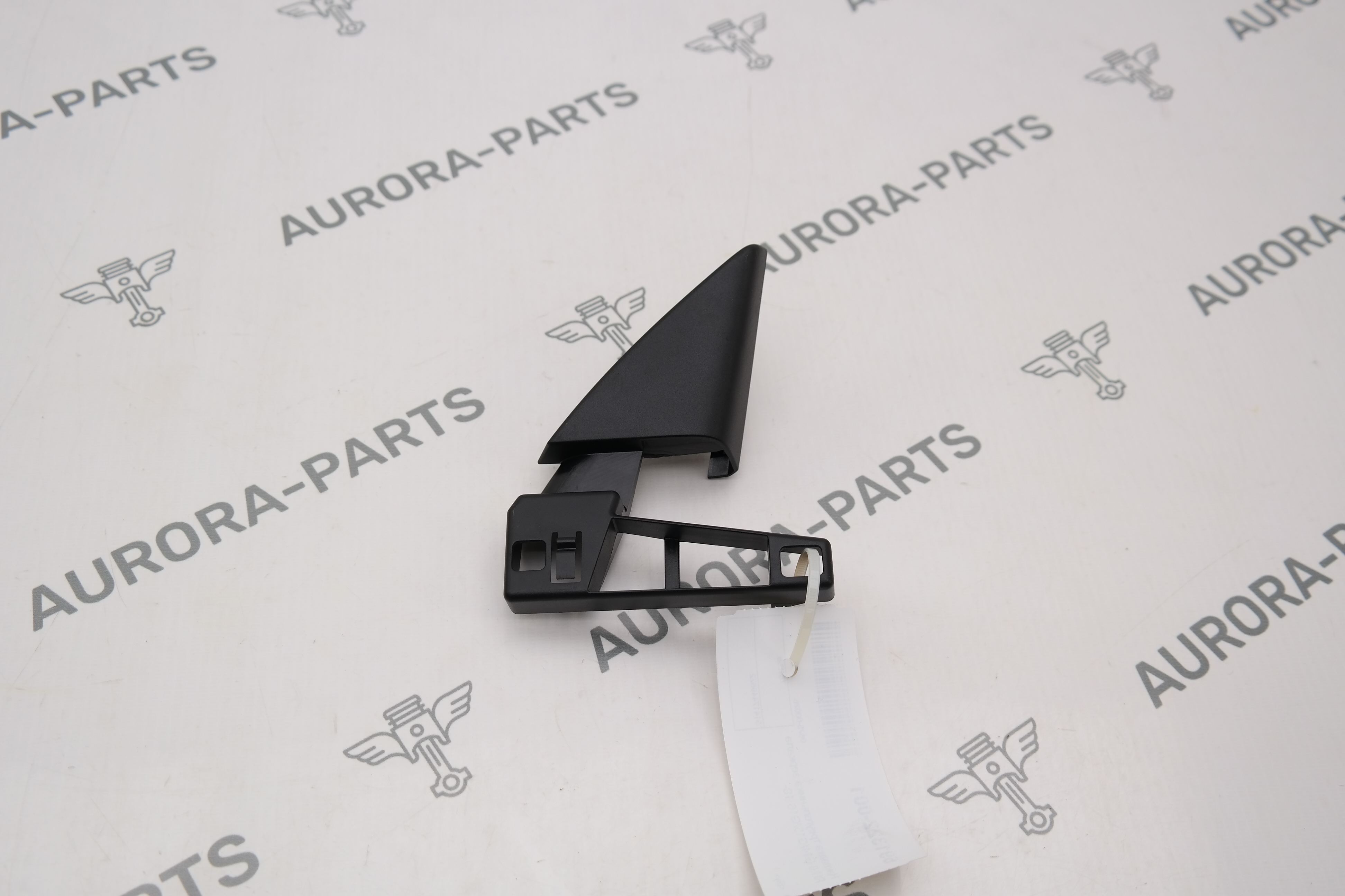 Накладка треугольника зеркала RH BMW 8-Series