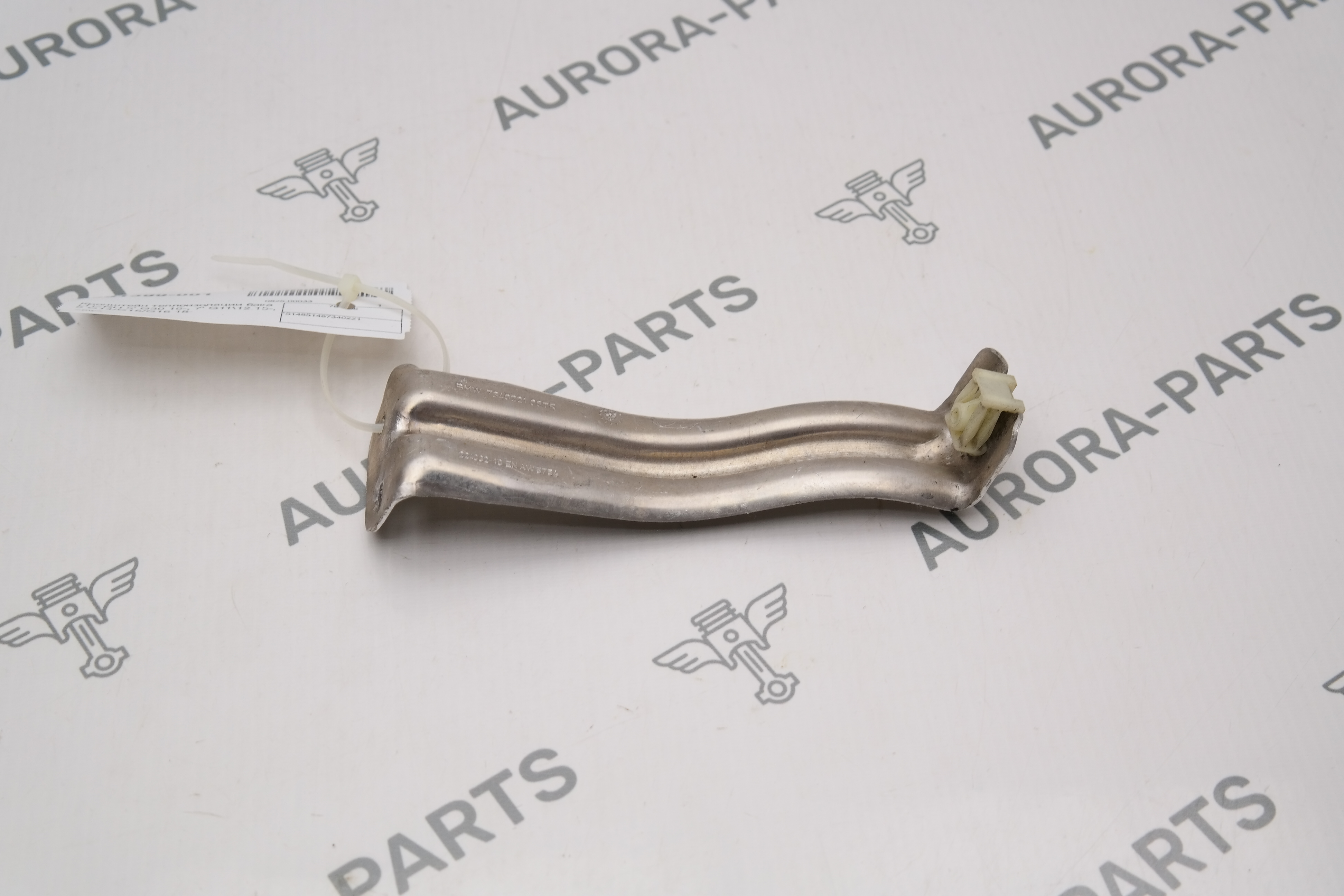 Кронштейн теплоизоляции бака LH=RH BMW 8-Series