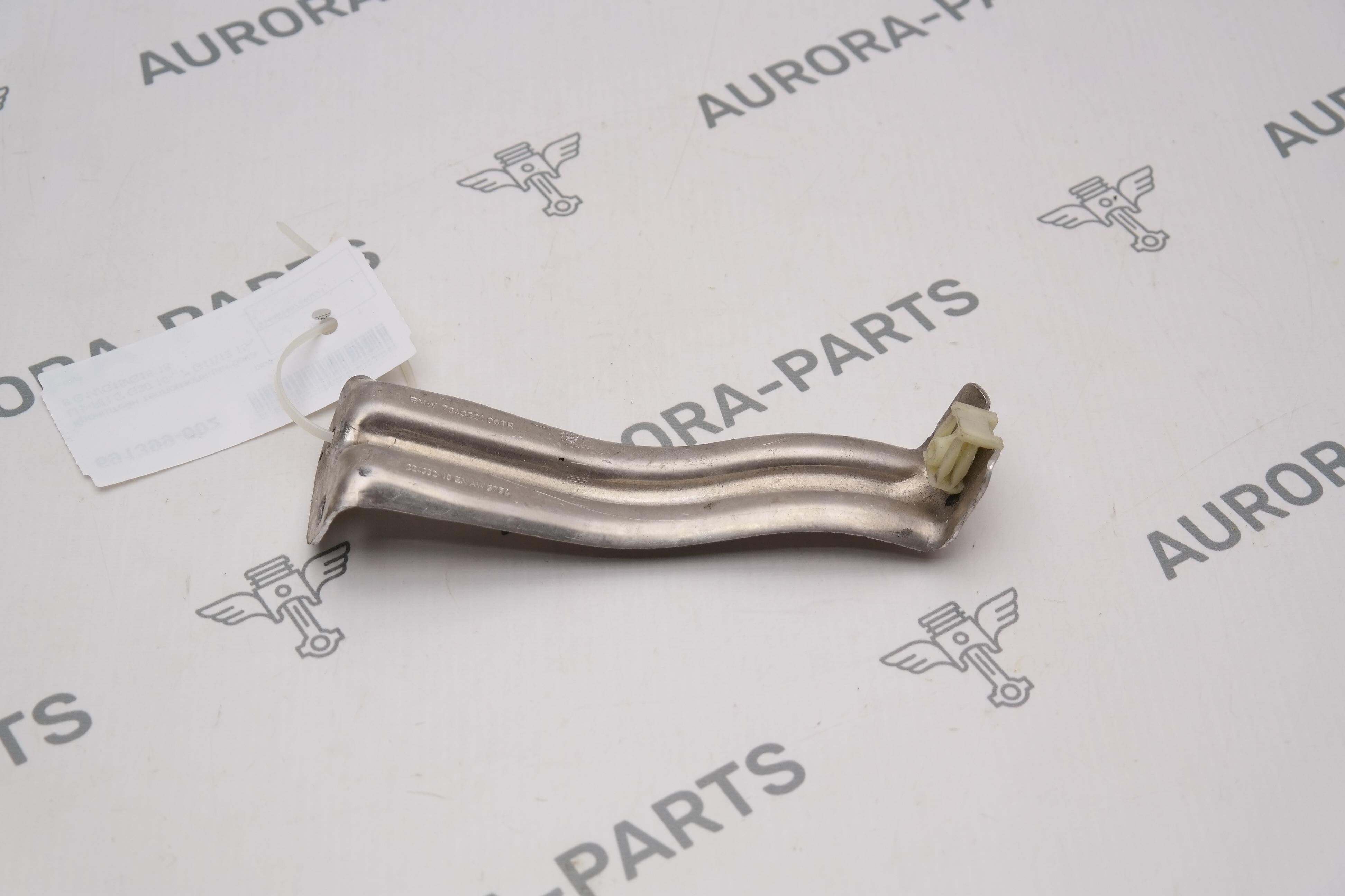 Кронштейн теплоизоляции бака LH=RH BMW 8-Series