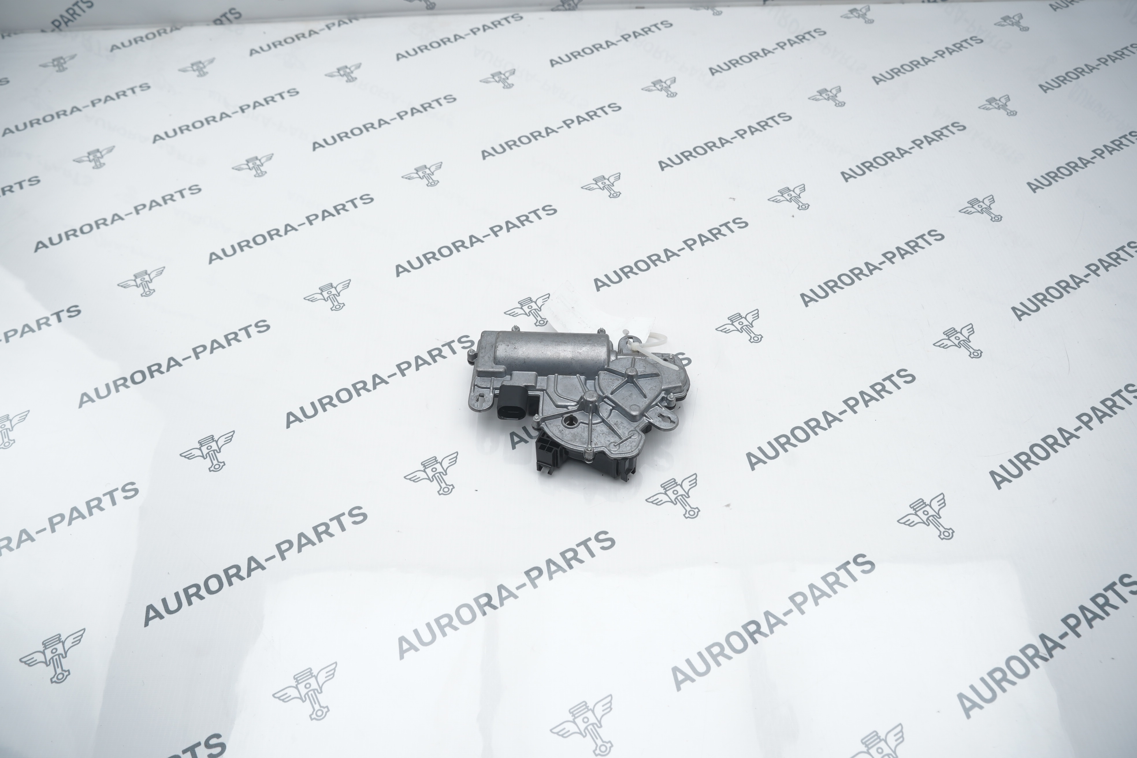 Доводчик замка крышки багажника VW Touareg