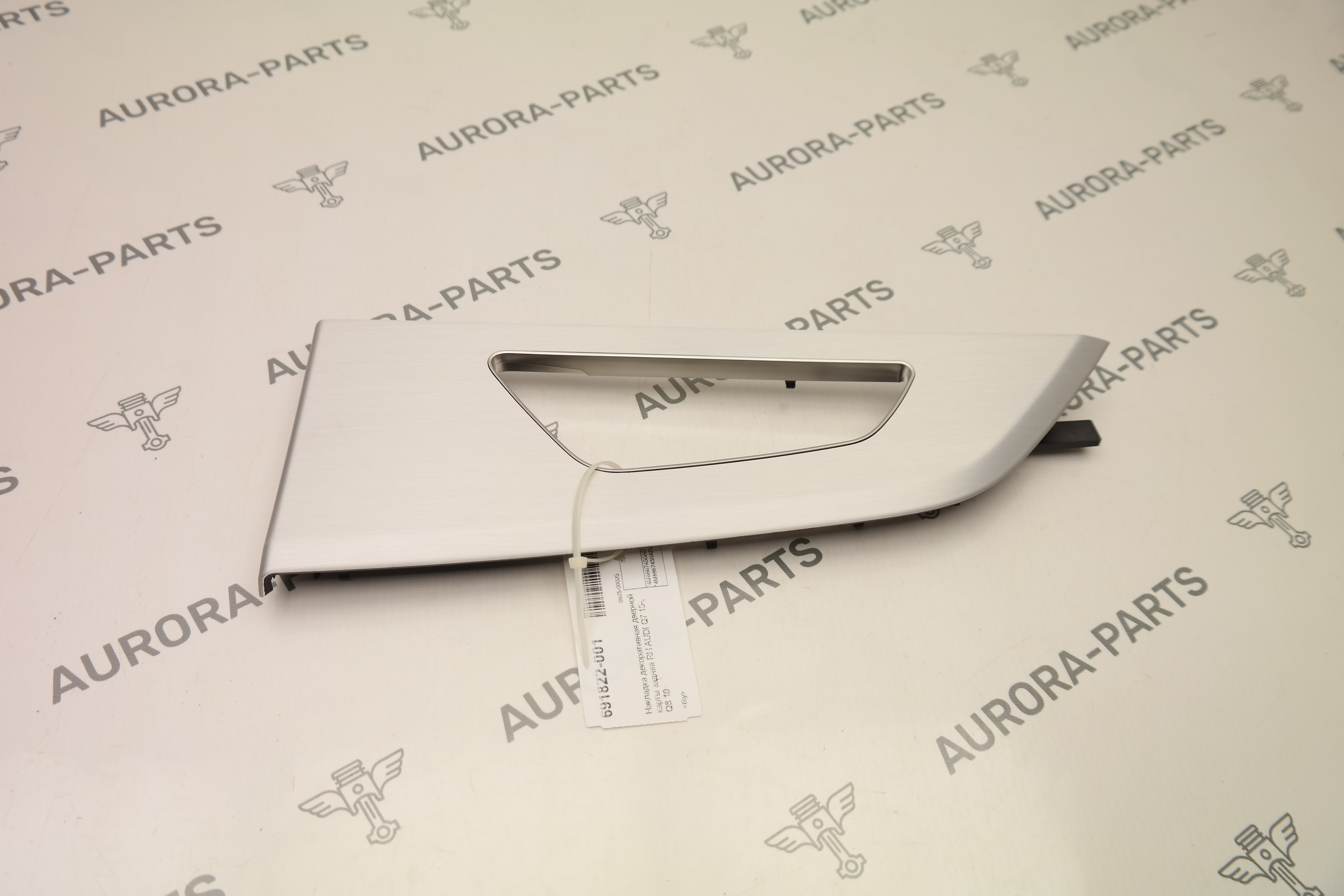 Накладка декоративная дверной карты задняя RH Audi Q7