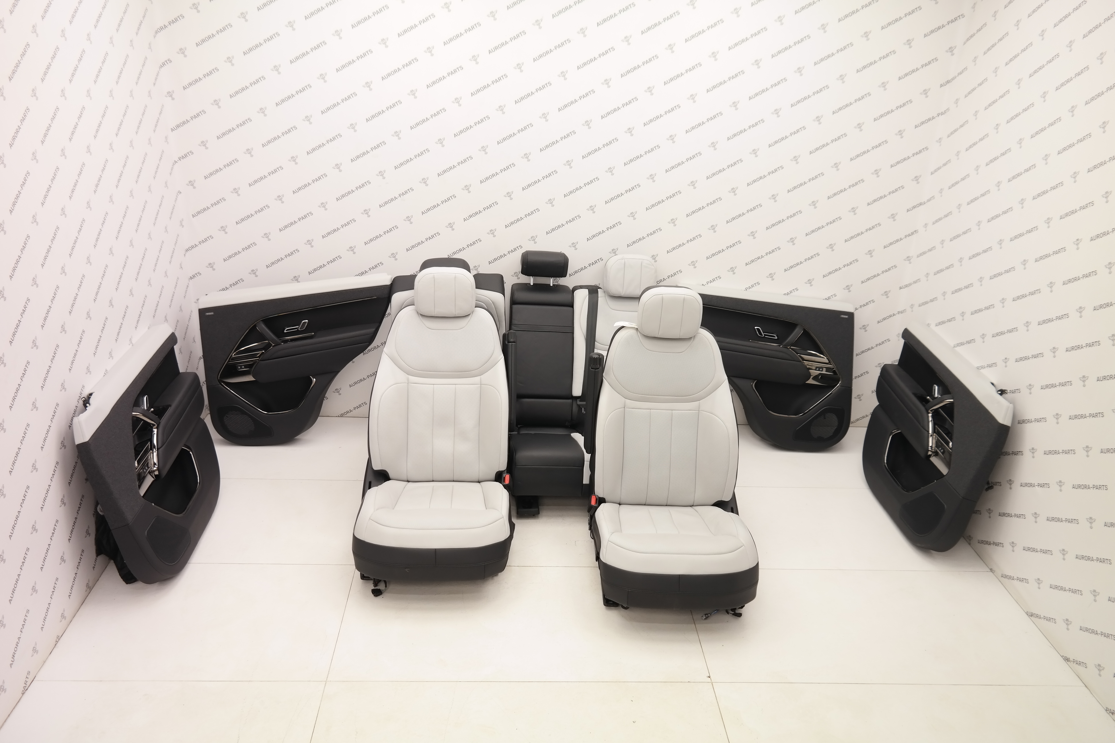 Комплект сидений черно-белая кожа с перфорацией (Массаж, вентиляция, обогрев, + дверные карты) Land Rover Range Rover Sport