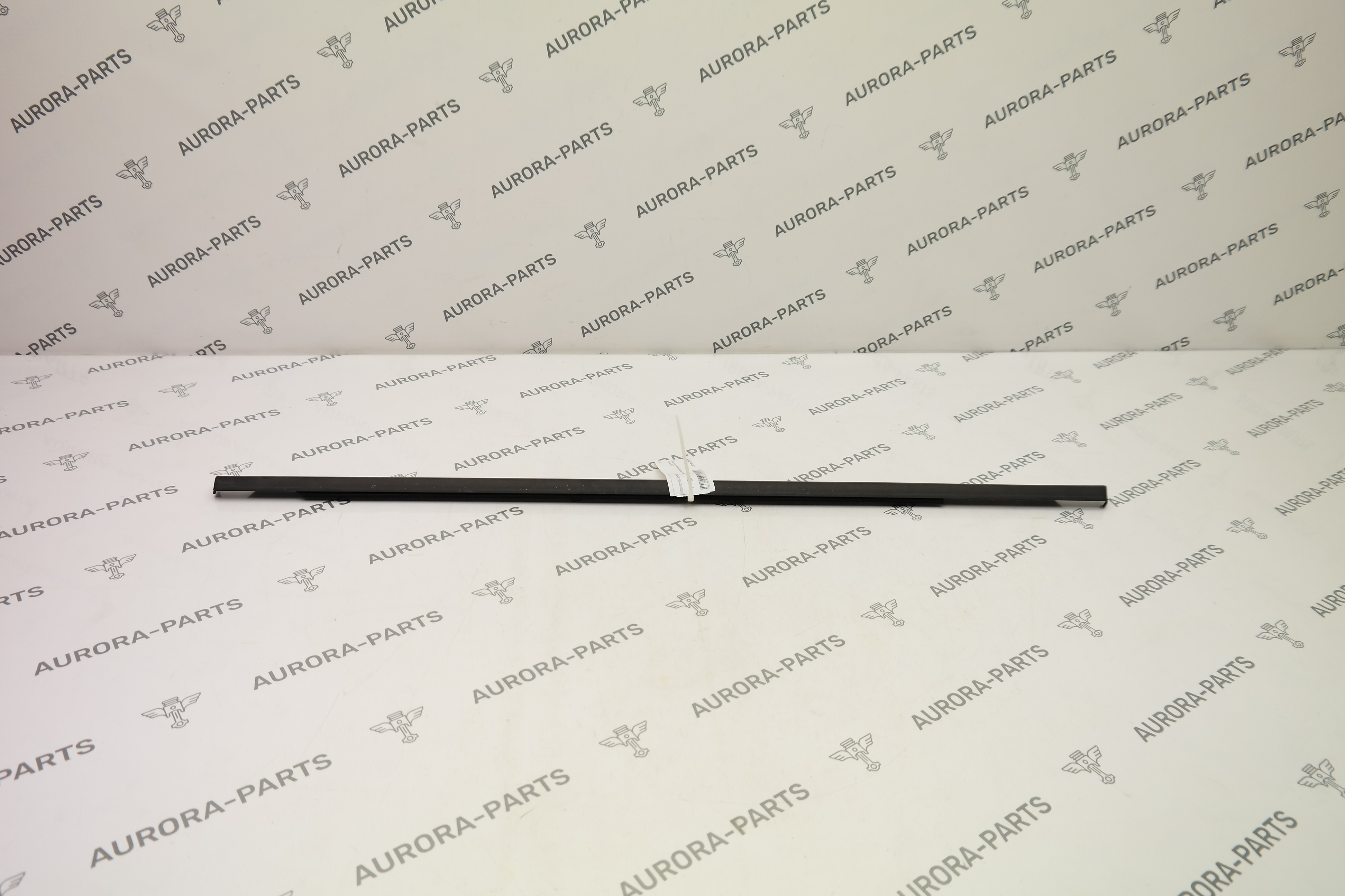 Молдинг стекла задней двери RH VW Touareg