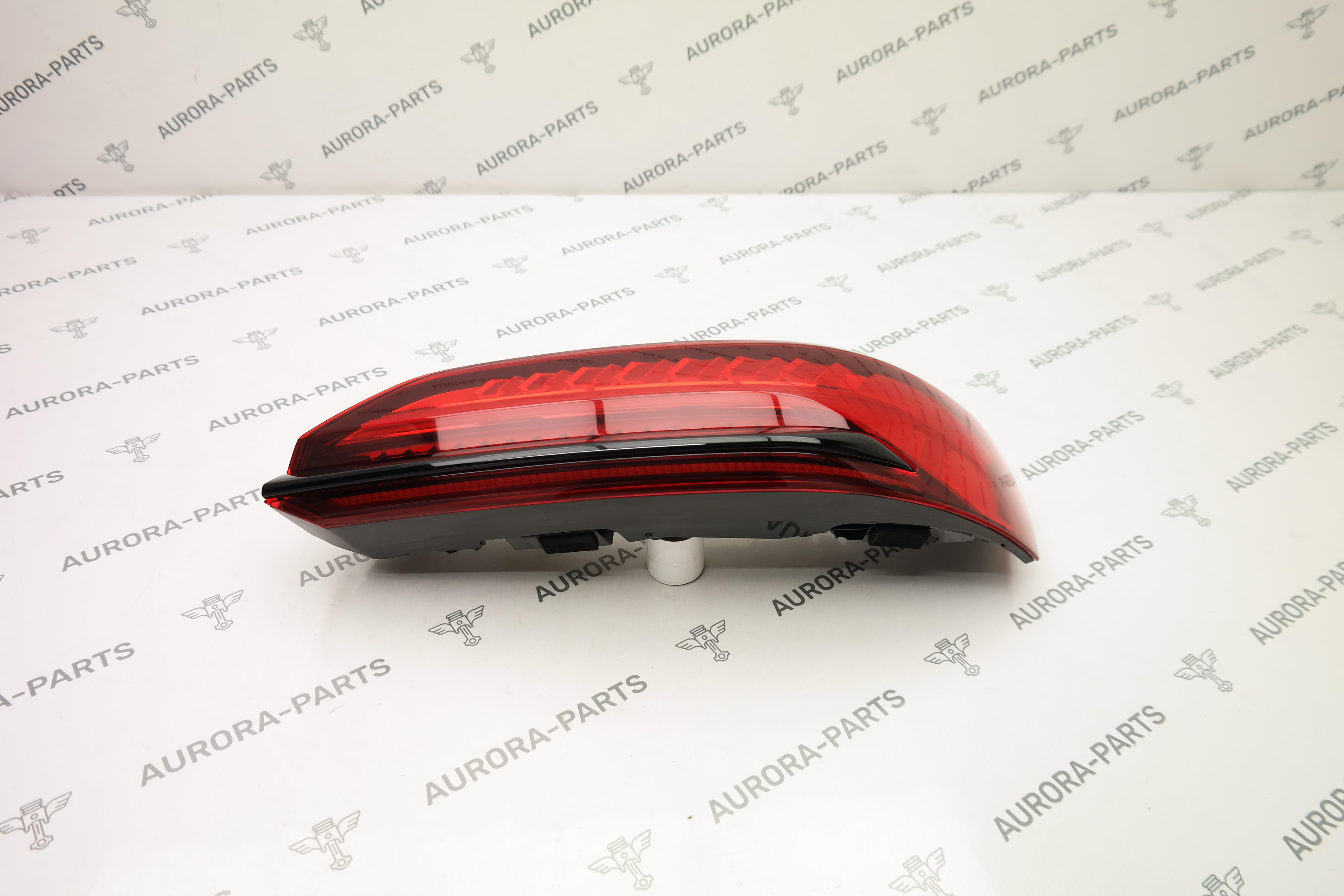 Фонарь задний RH в крышку рейстайлинг (светодиодный) Audi Q7