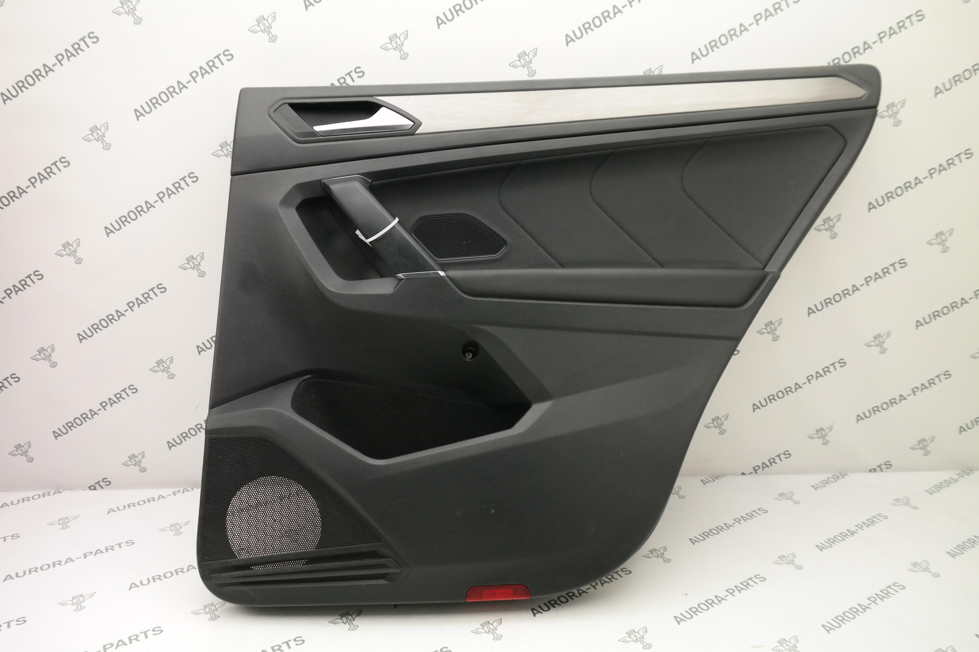 Обшивка задней двери (Дверная карта) Allspace RH VW Tiguan