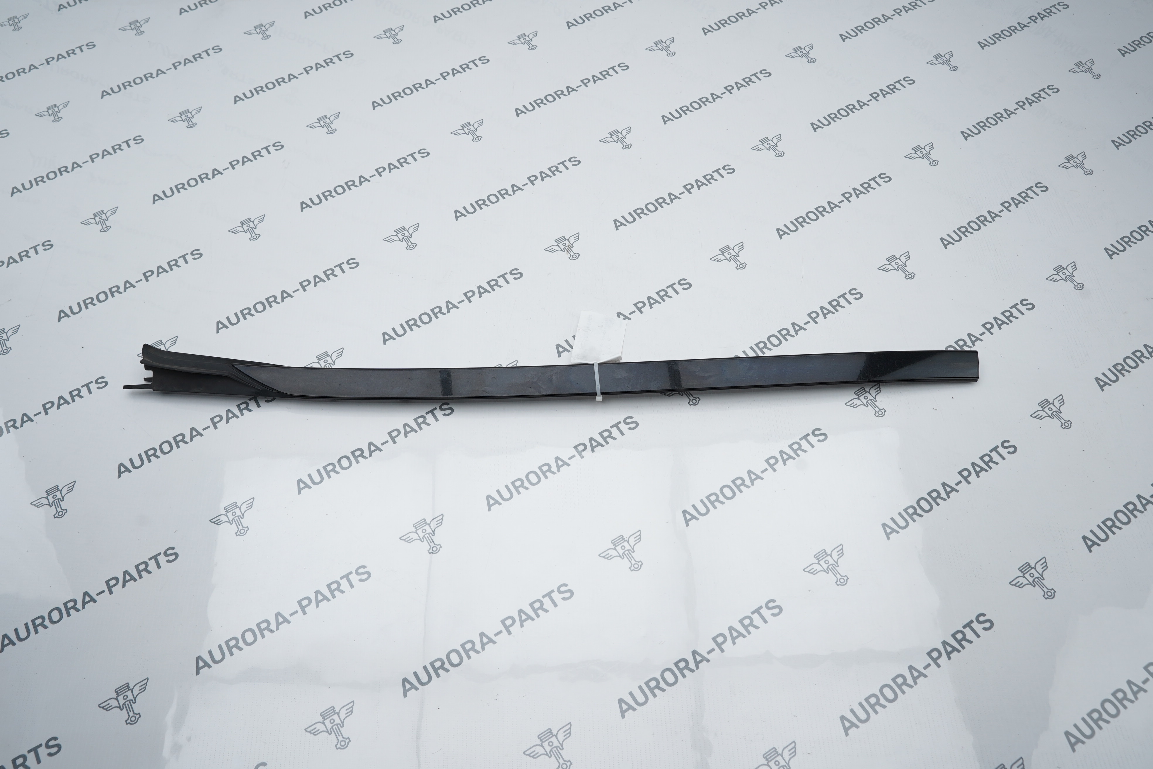 Молдинг лобового стекла LH BMW X6