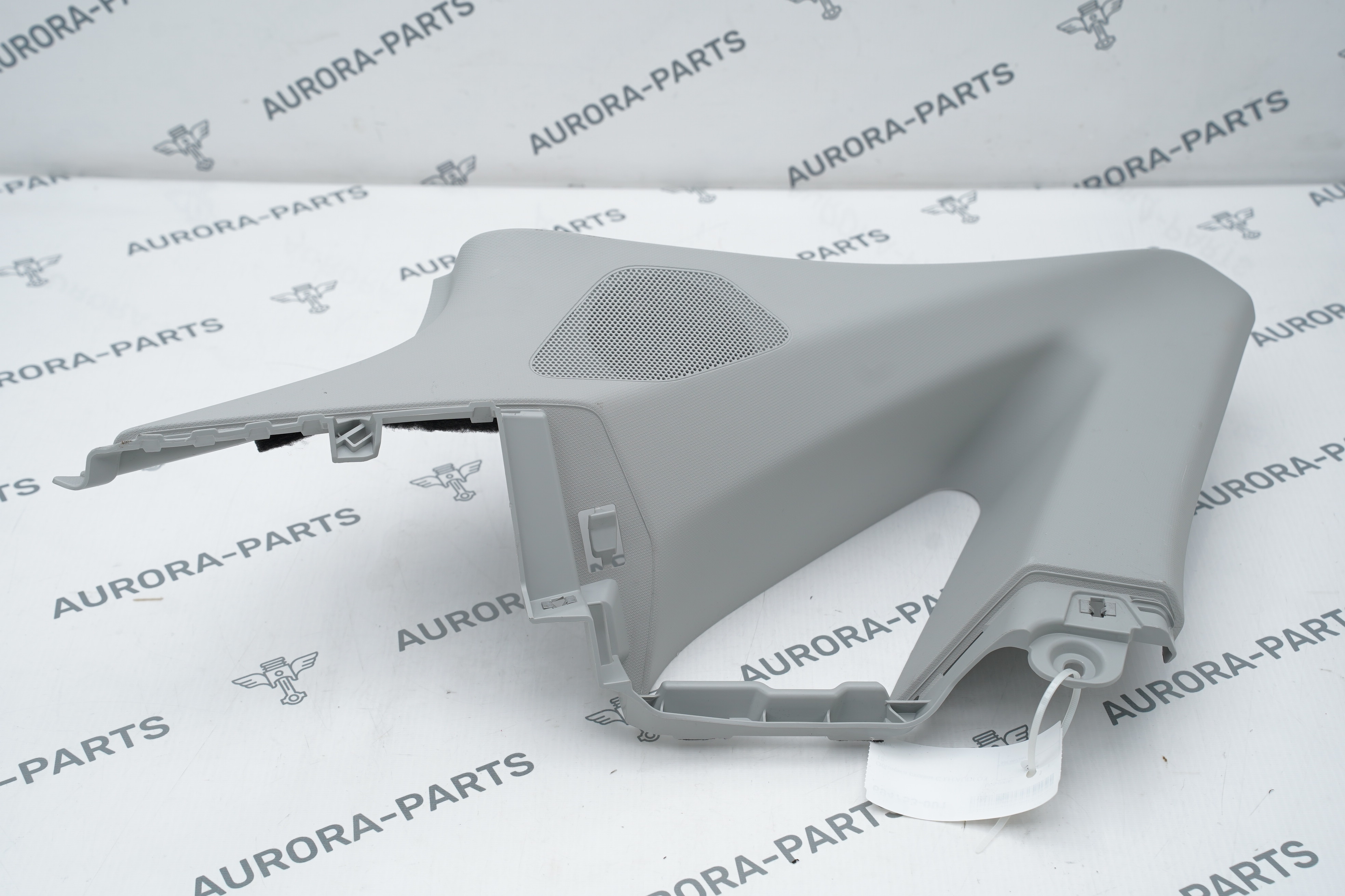 Обшивка стойки C LH Audi Q3