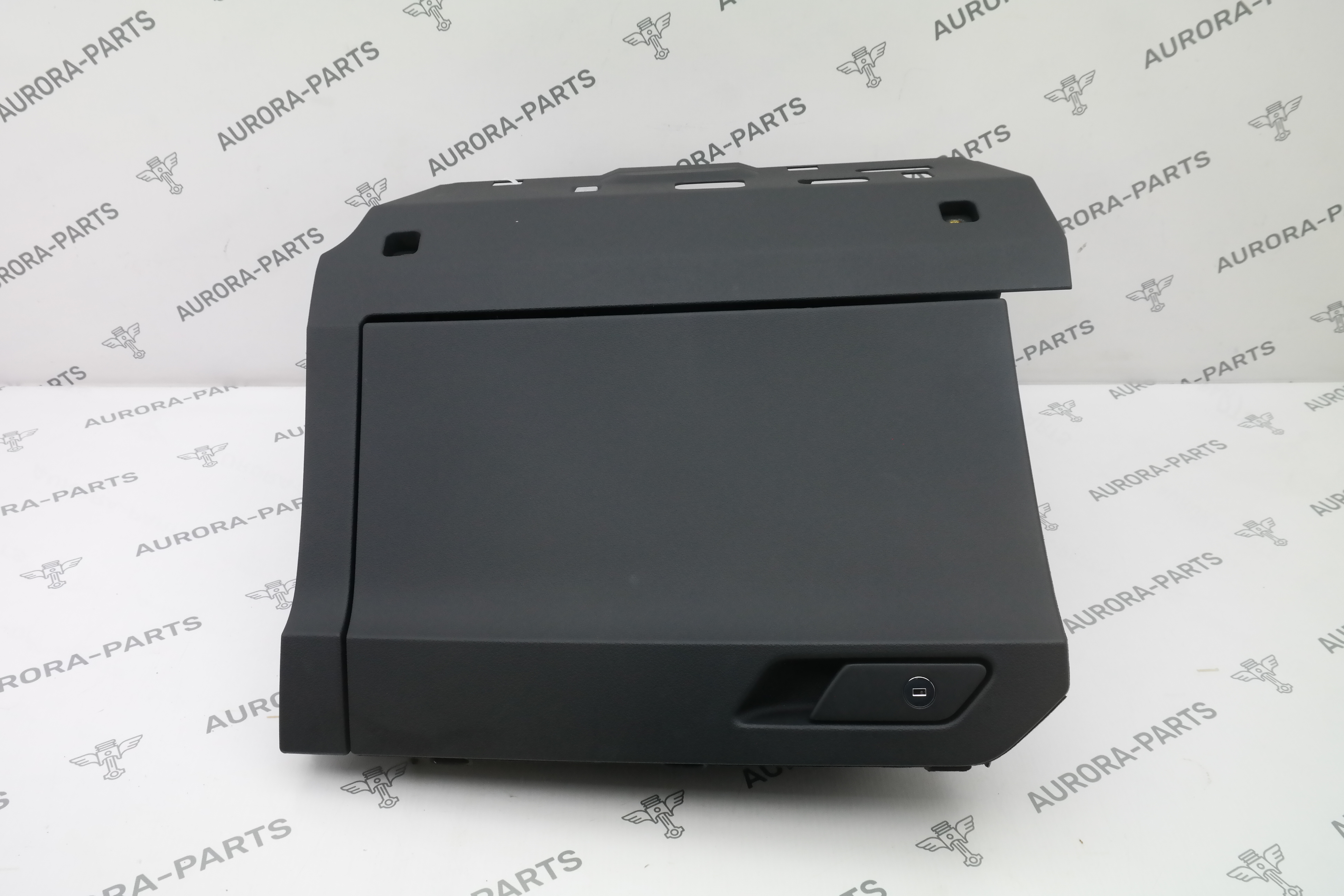 Бардачок (вещевой ящик) Audi Q3