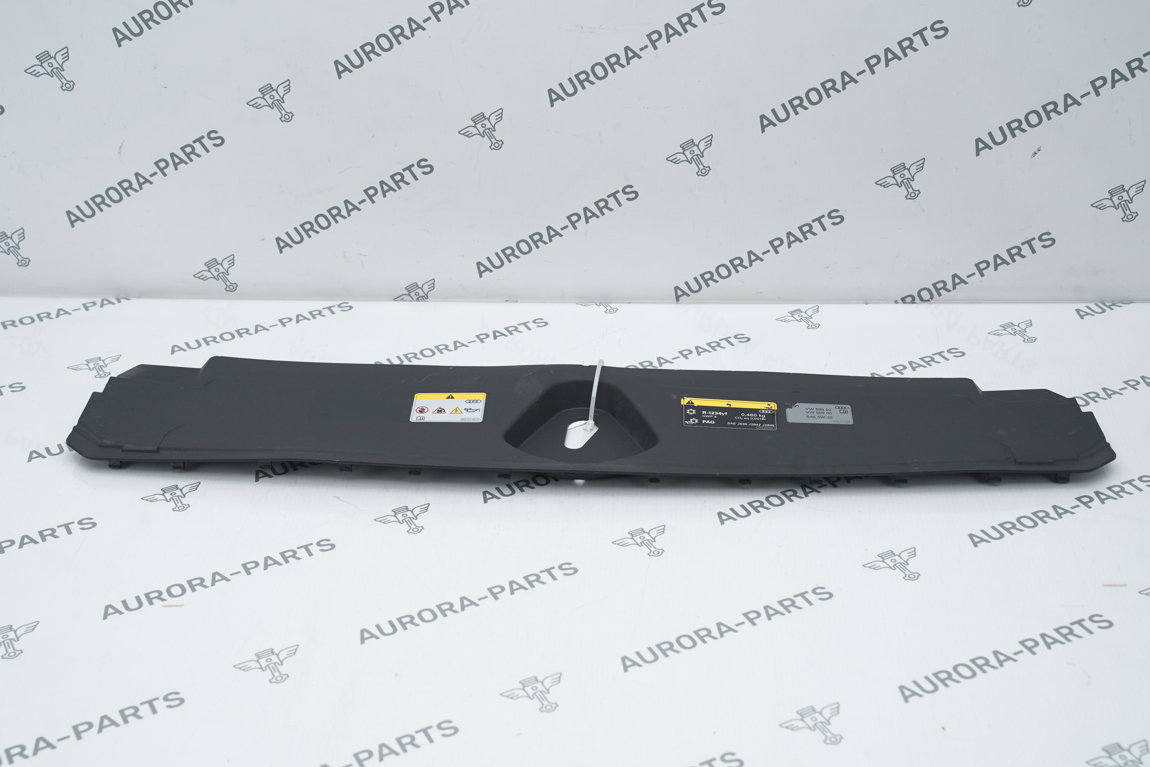 Накладка замка капота Audi Q3