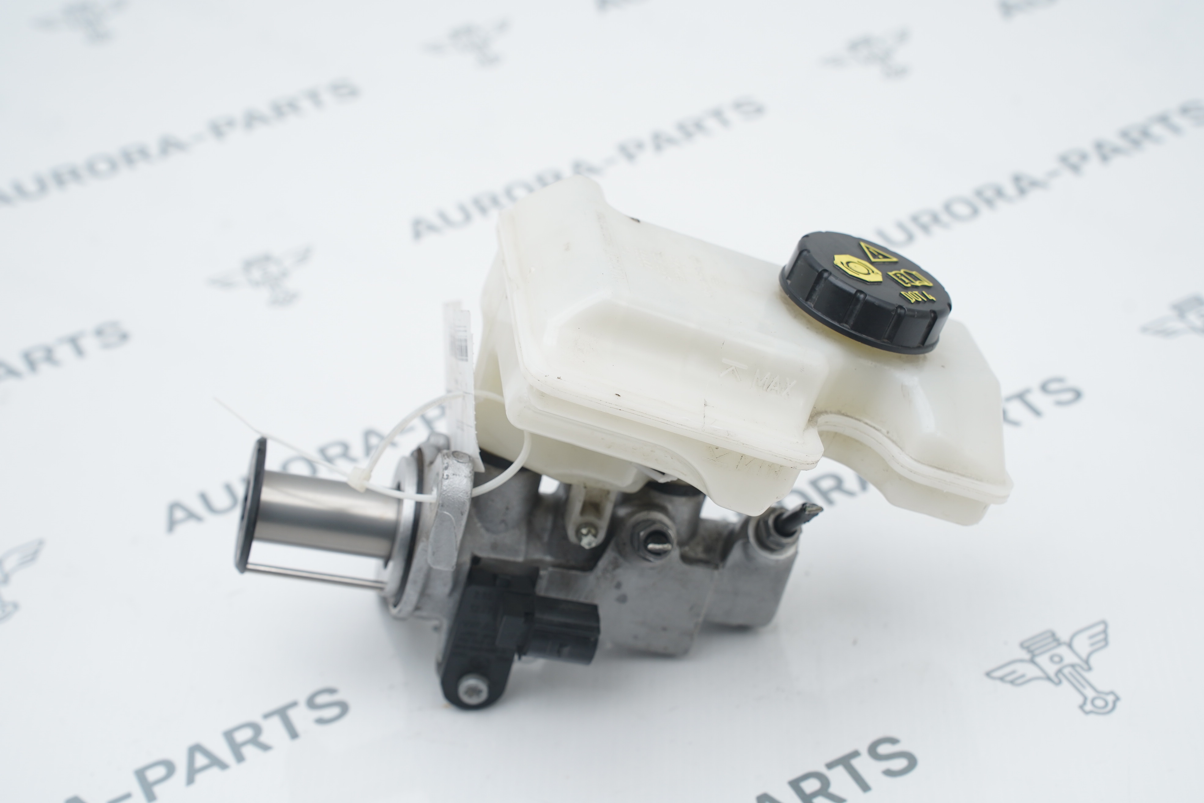 Главный тормозной цилиндр в сборе с бачком Audi Q3