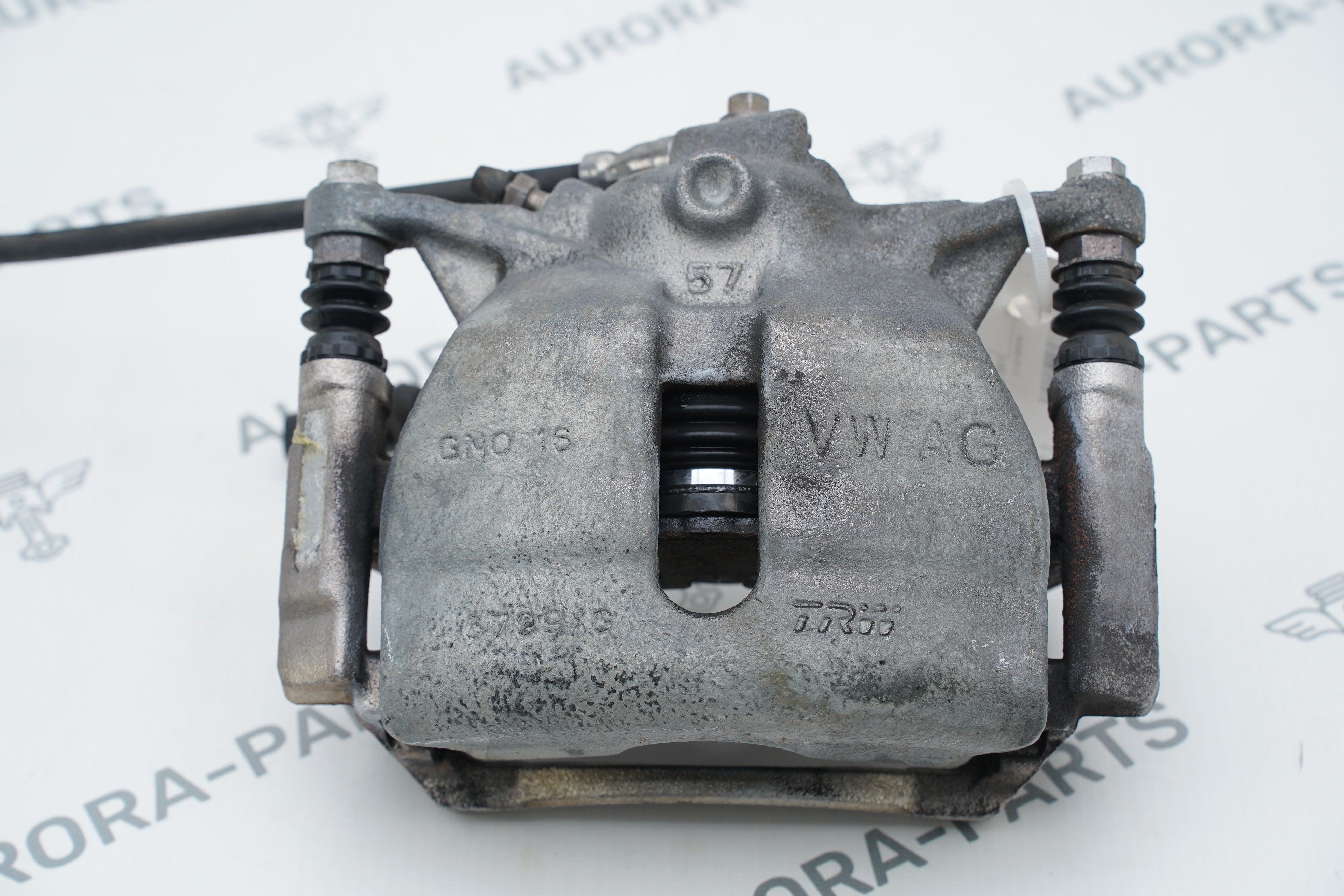 Суппорт тормозной передний RH Audi Q3