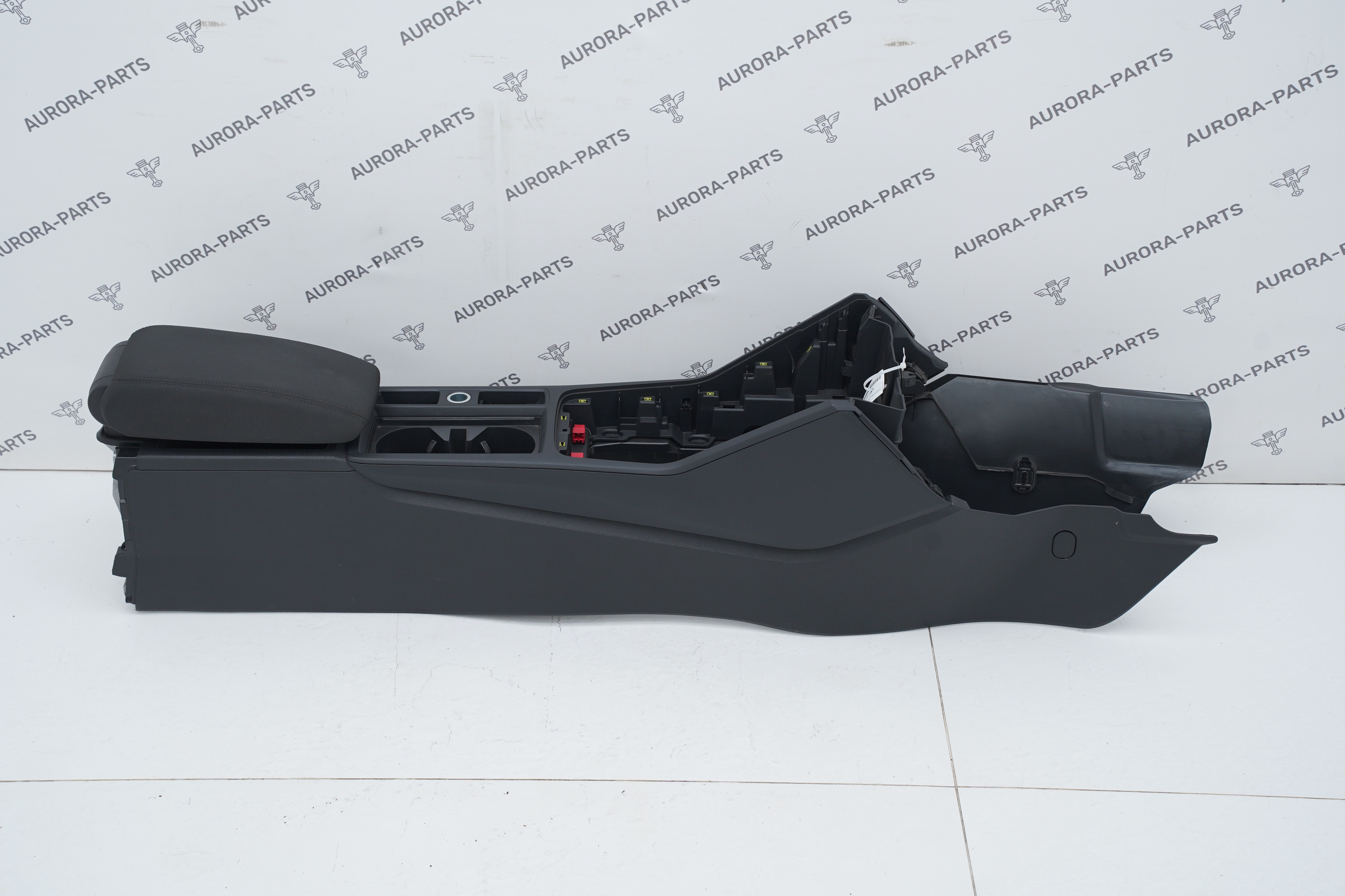 Консоль центральная в сборе с подлокотником Audi Q3