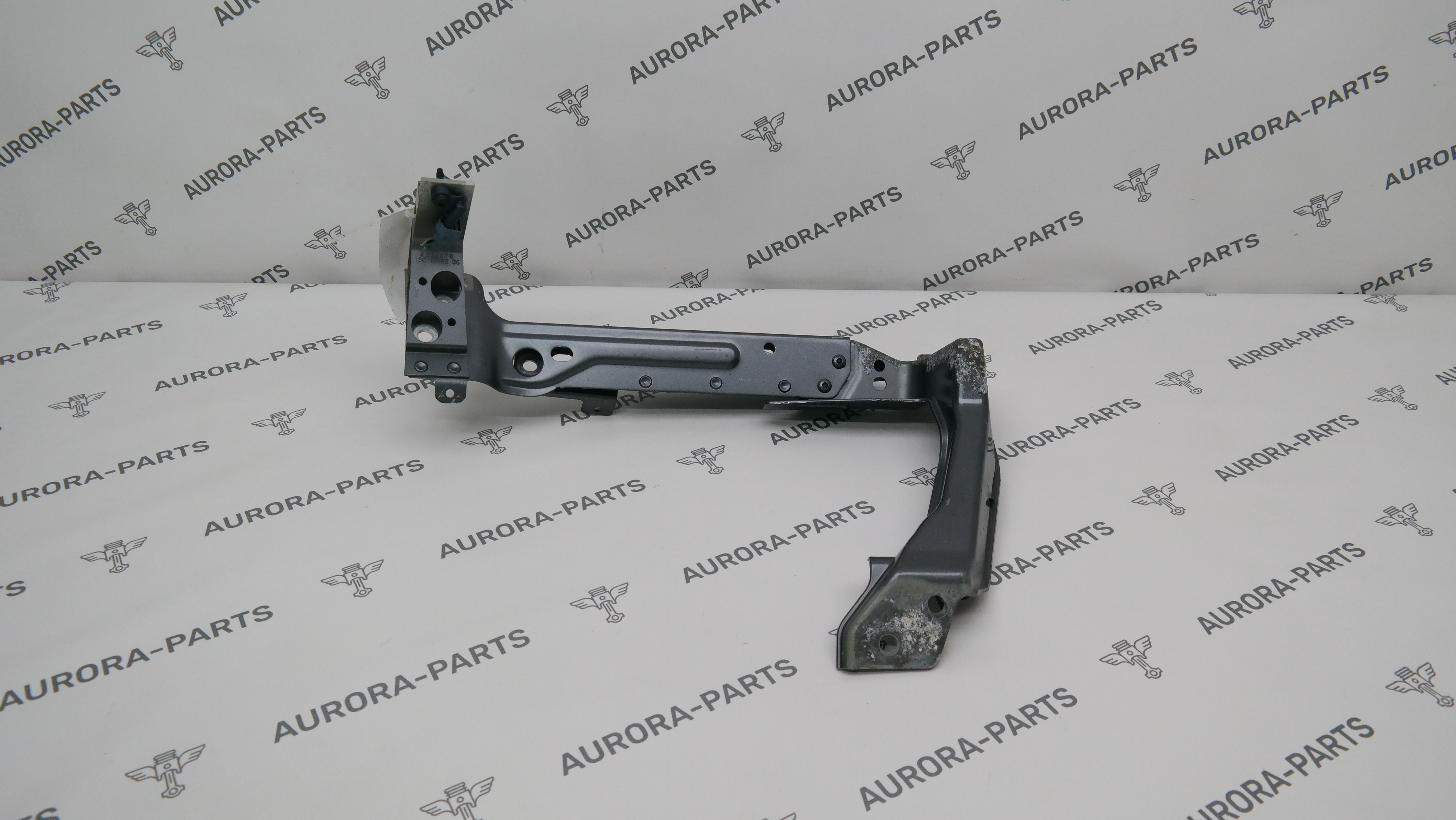 Суппорт фары (Кронштейн фары) RH Land Rover Range Rover Velar