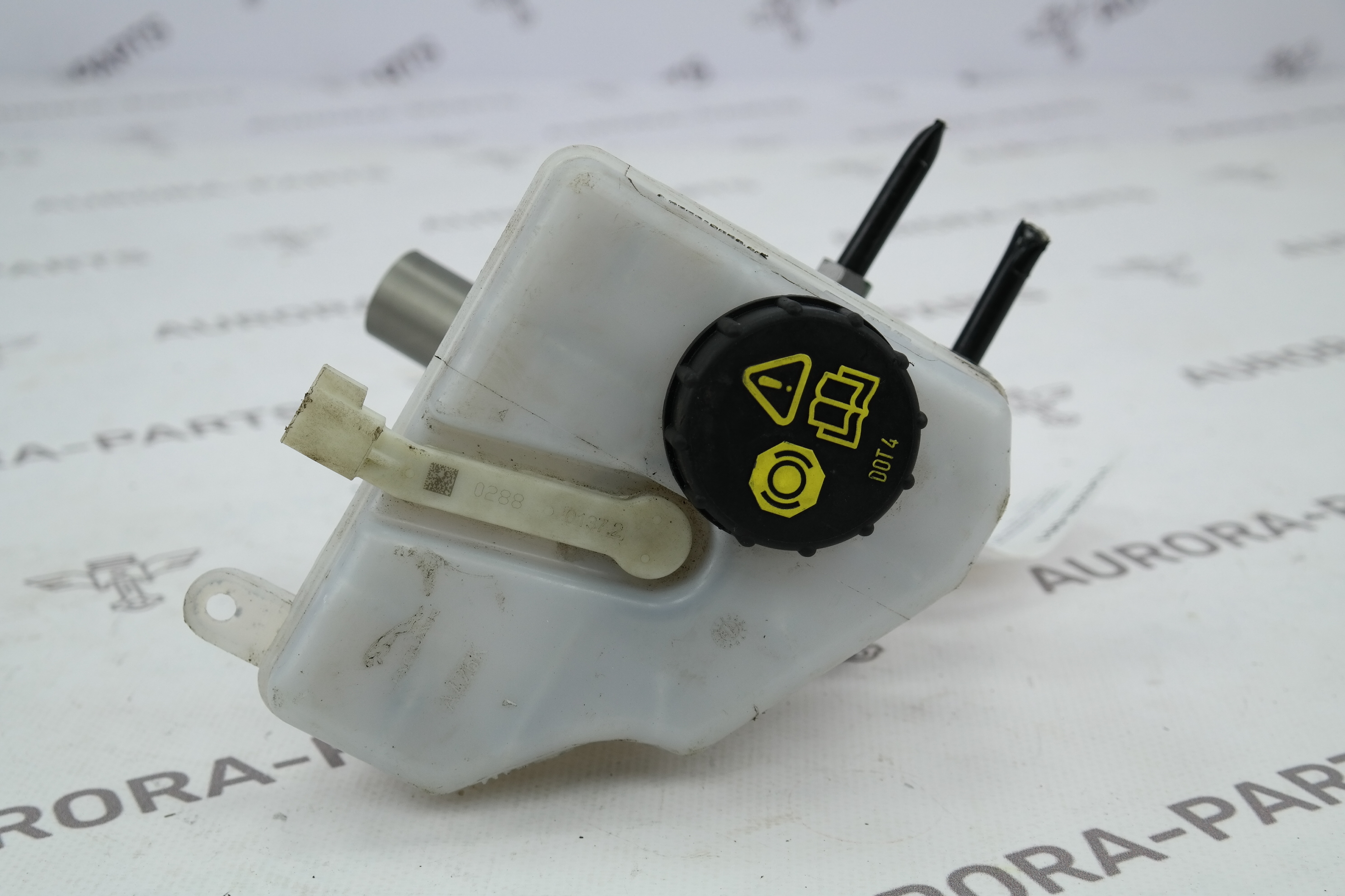 Главный тормозной цилиндр в сборе с бачком Jaguar F-Pace