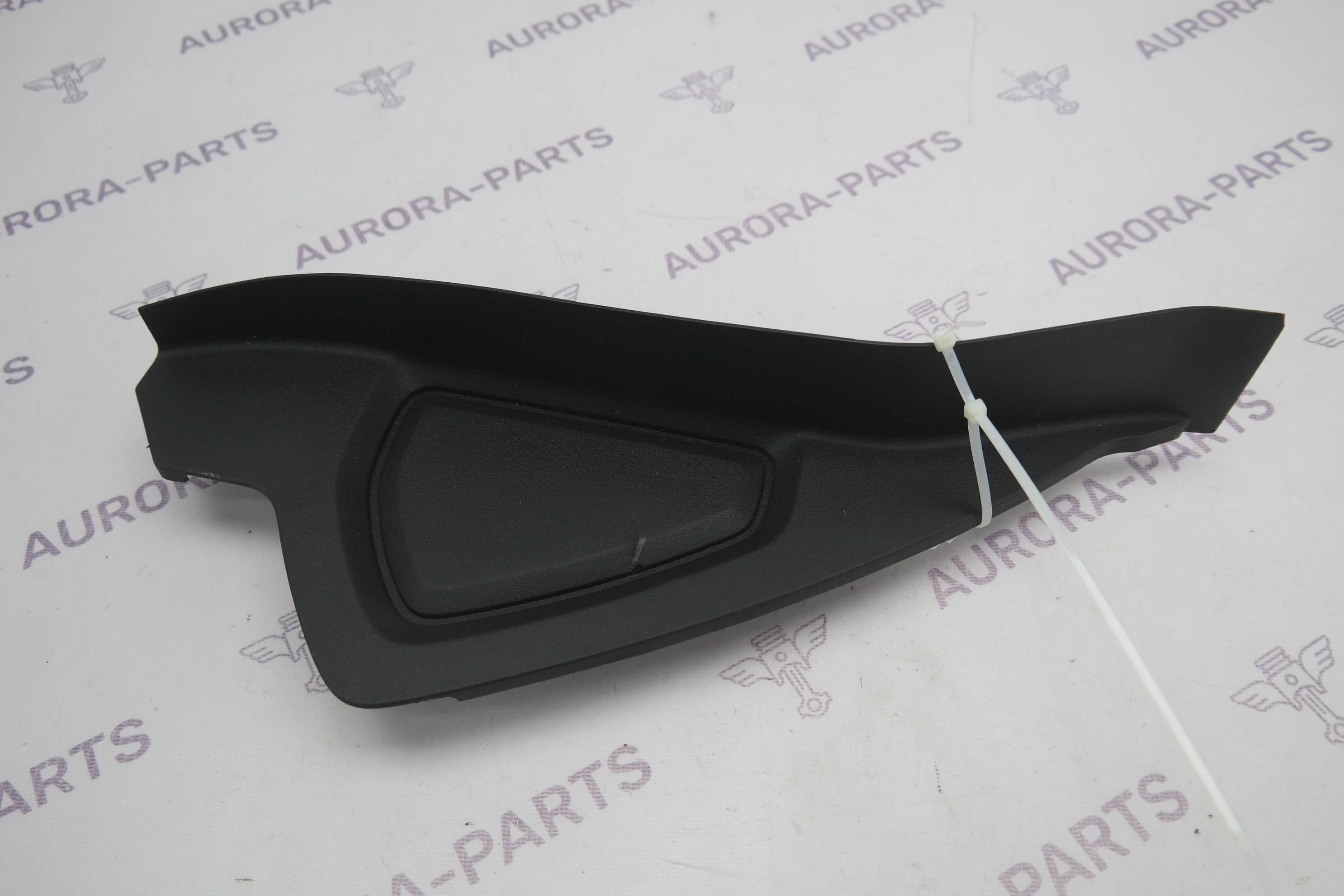 Накладка торпеды боковая RH Land Rover Range Rover Velar