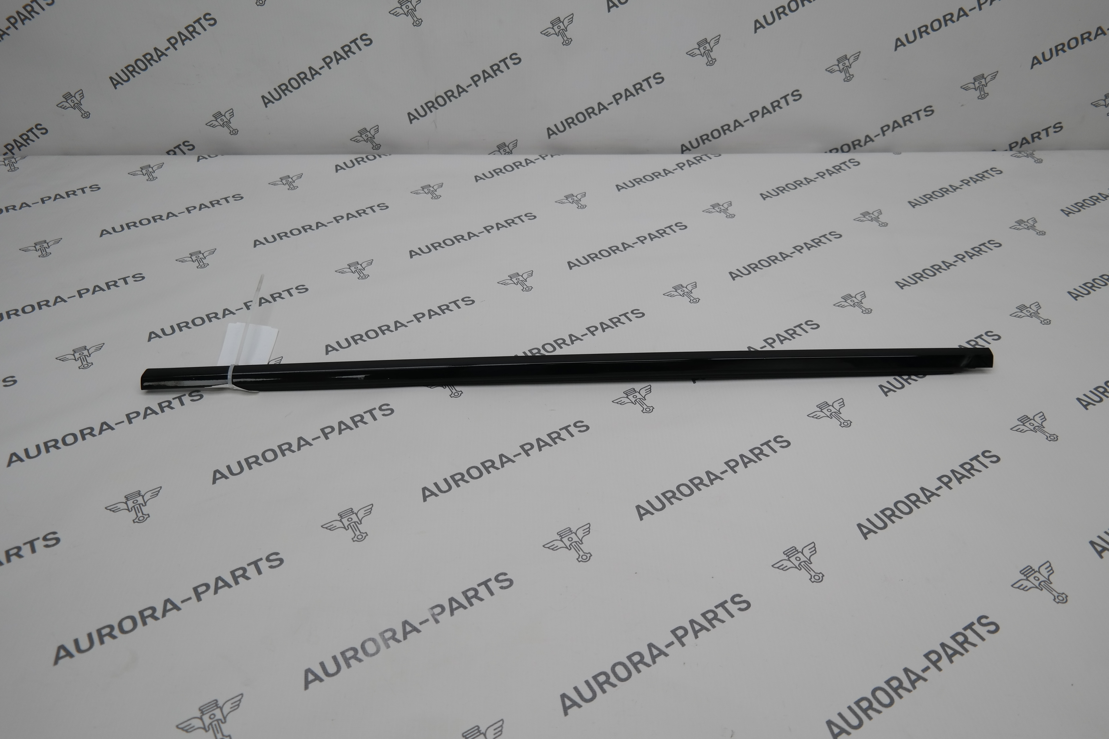 Молдинг, бархотка передней двери LH Land Rover Range Rover Velar