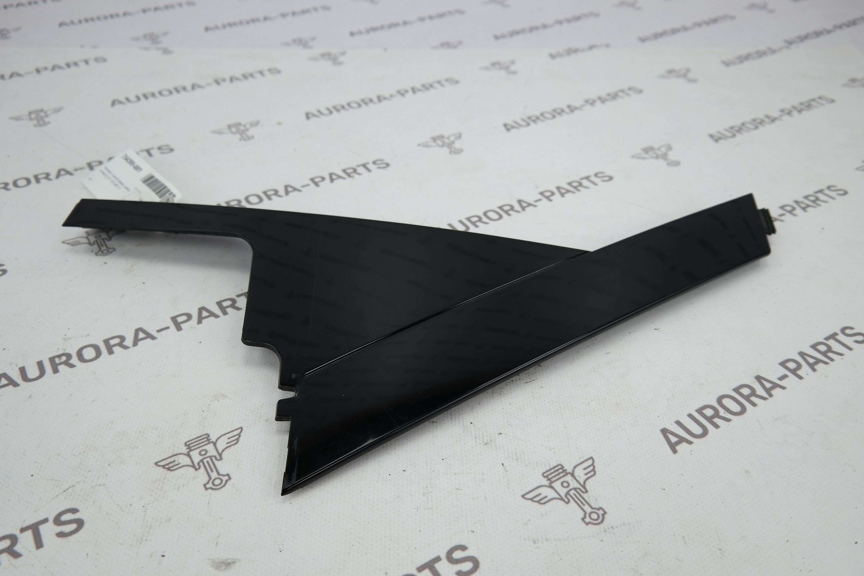 Накладка задней двери, уголок (стойка С) LH Land Rover Range Rover Velar