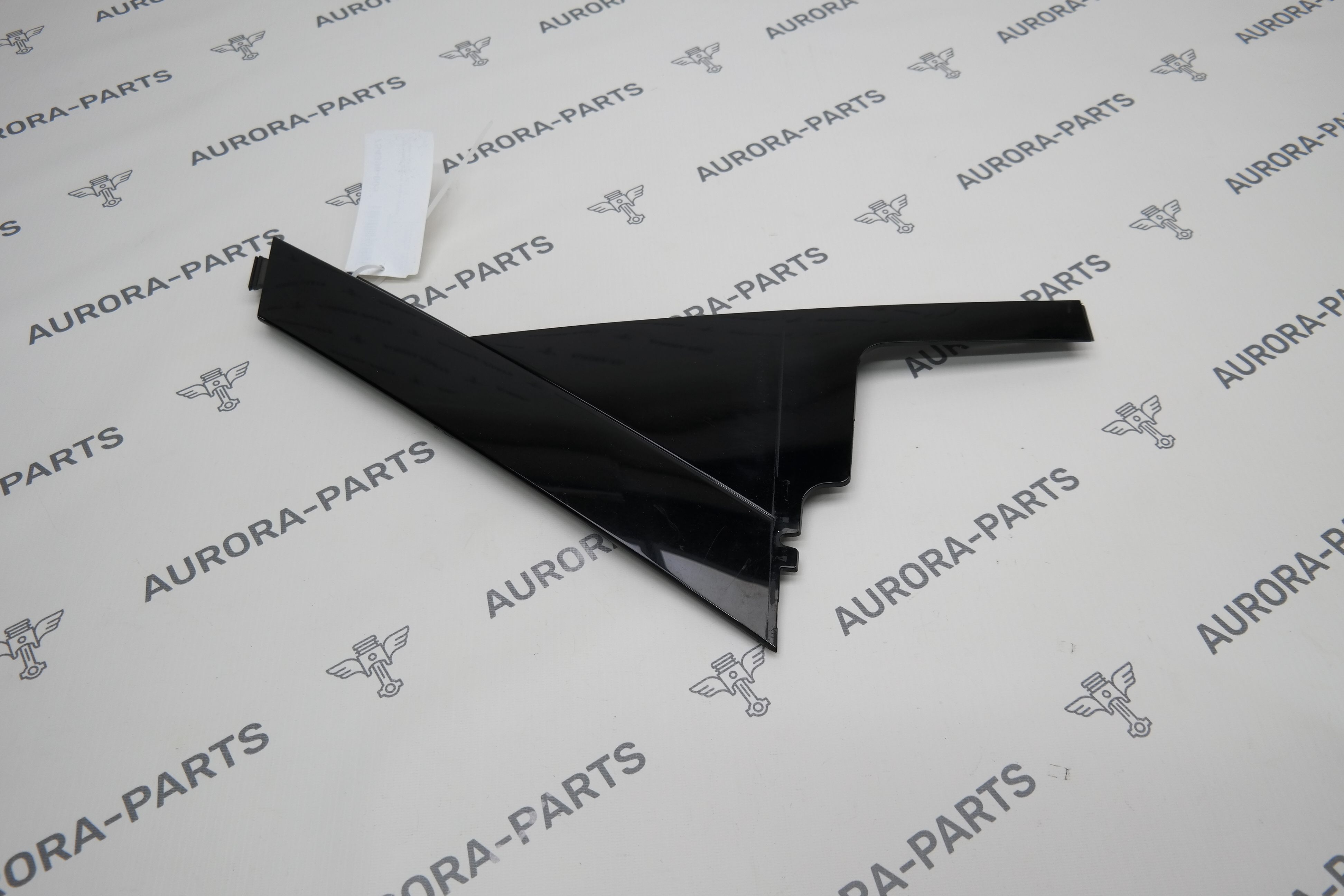 Накладка задней двери, уголок (стойка С) RH Land Rover Range Rover Velar