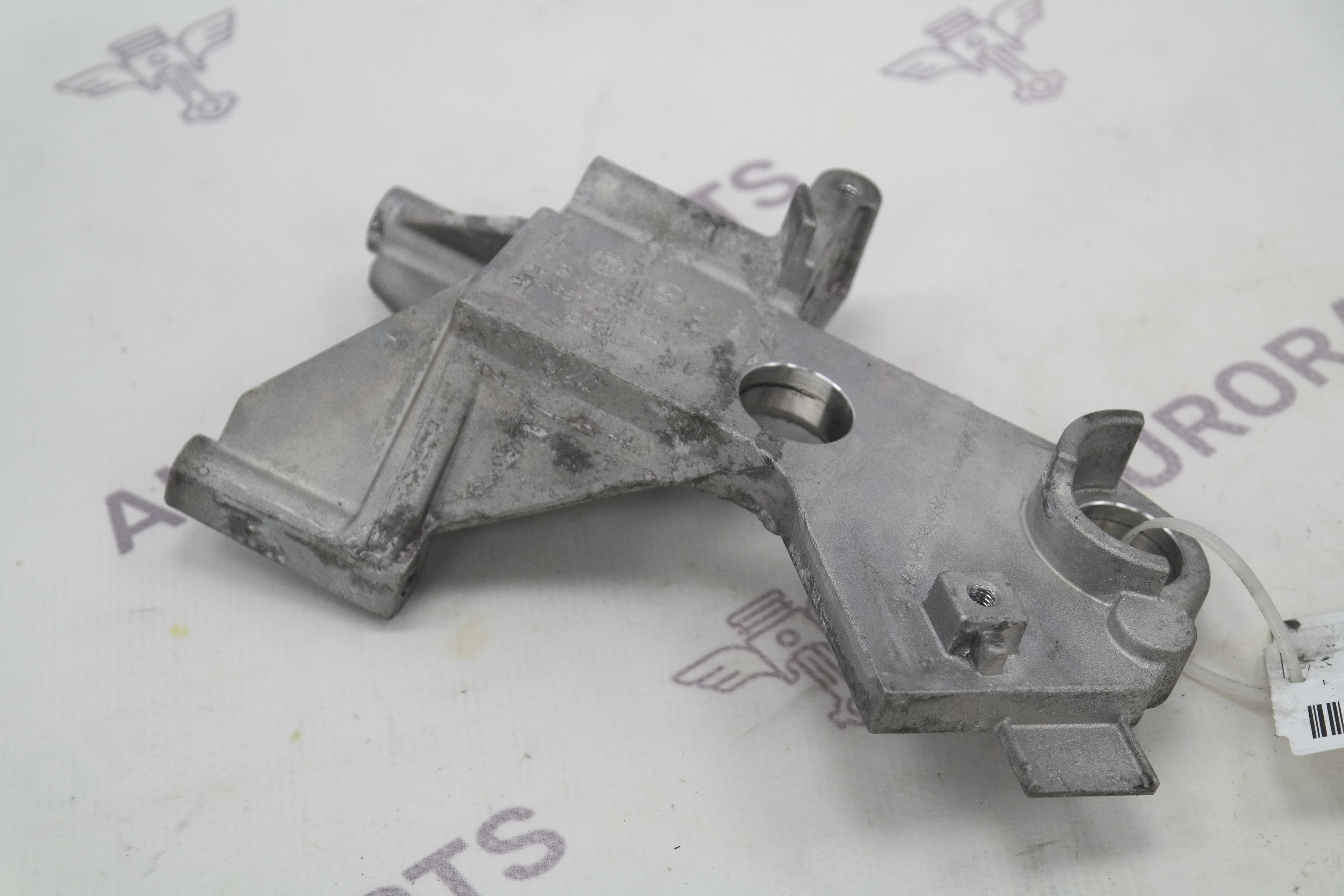 Кронштейн корпуса воздушного фильтра сзади Om 621 2.2 cdi Mercedes C-Klasse