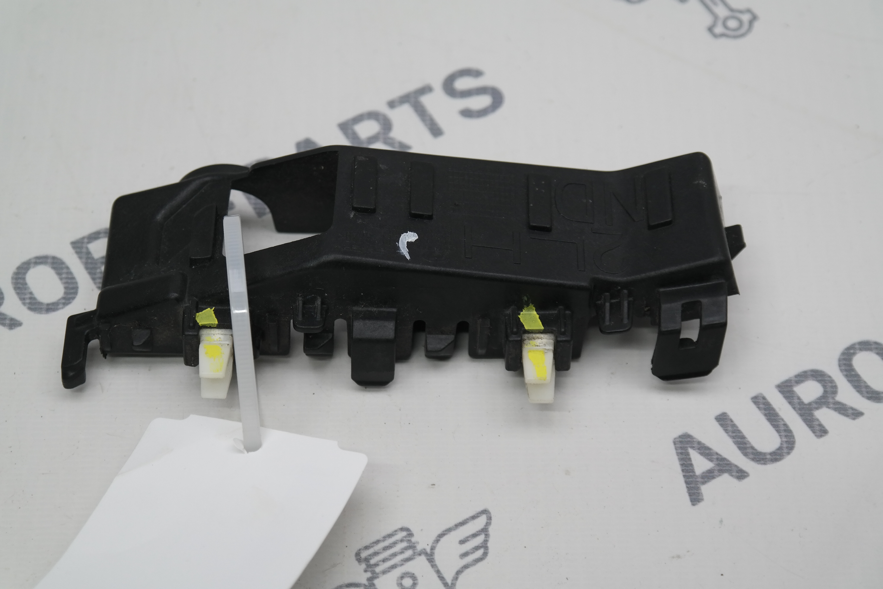 Кронштейн переднего бампера к крылу LH Hyundai Tucson