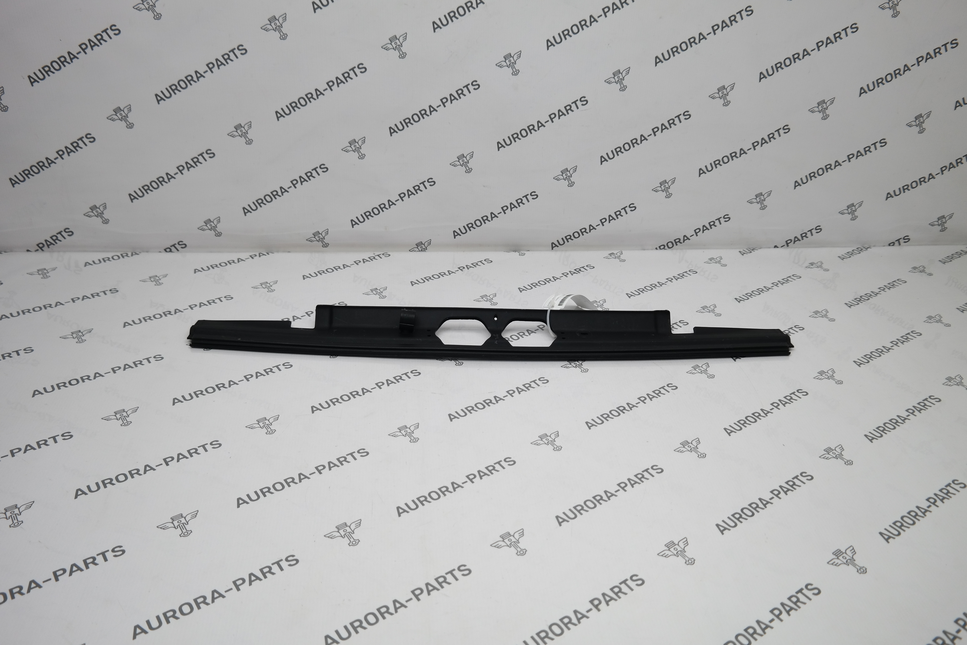 Обшивка крышки багажника центральная Land Rover Range Rover 30DDTX