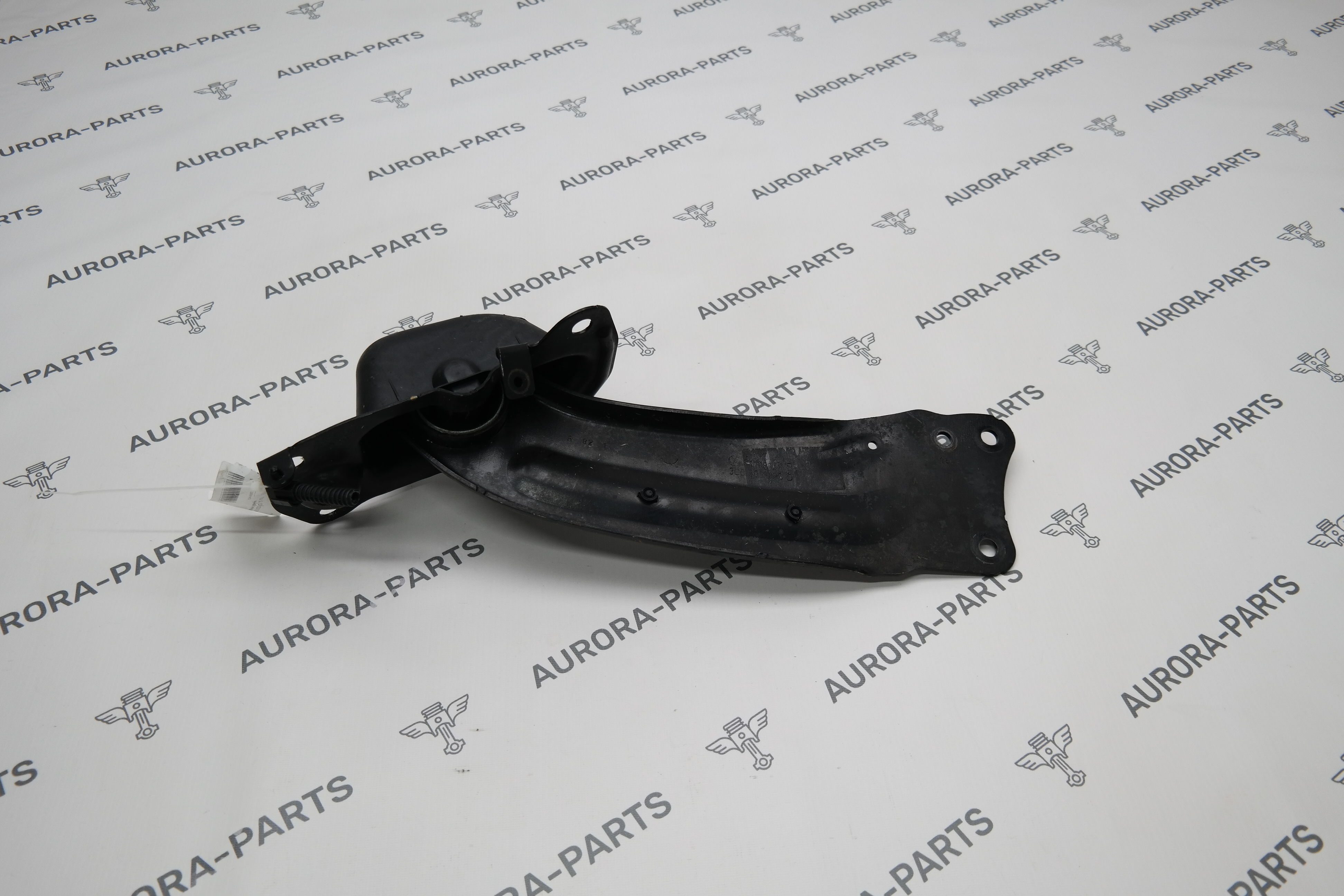 Рычаг продольный задней подвески RH Audi Q3