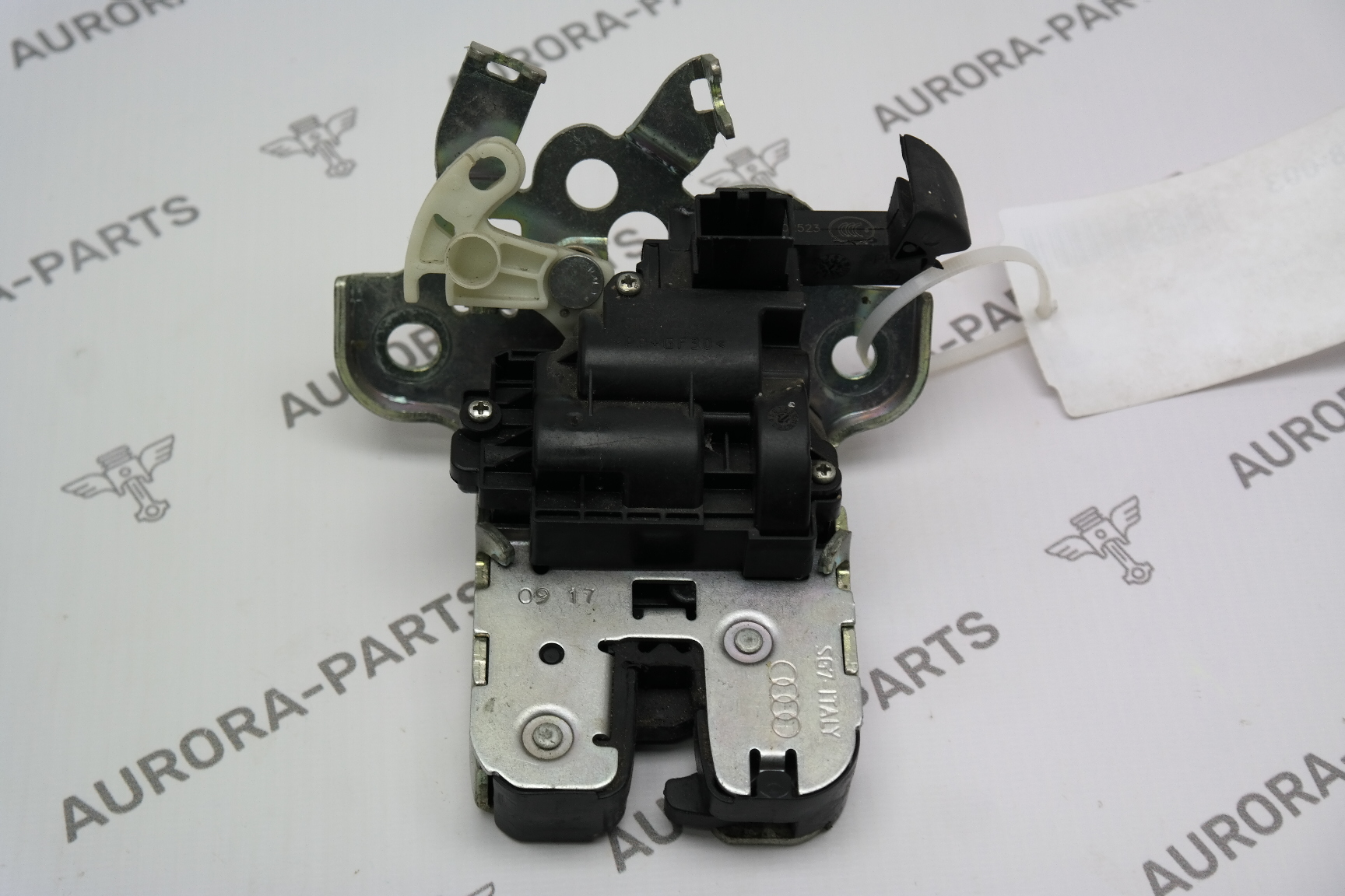 Замок крышки багажника Audi Q3