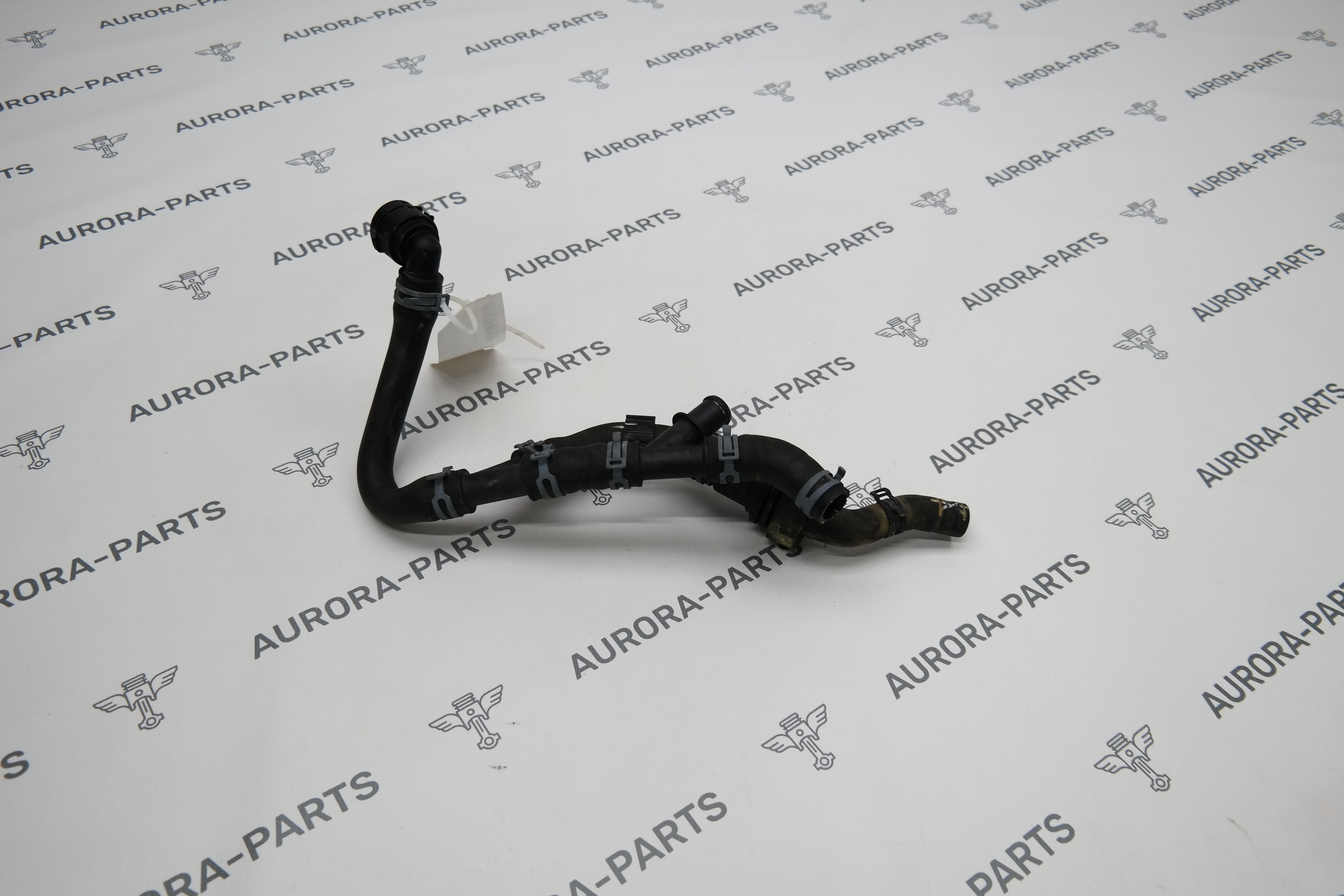 Патрубок системы охлаждения Audi Q3