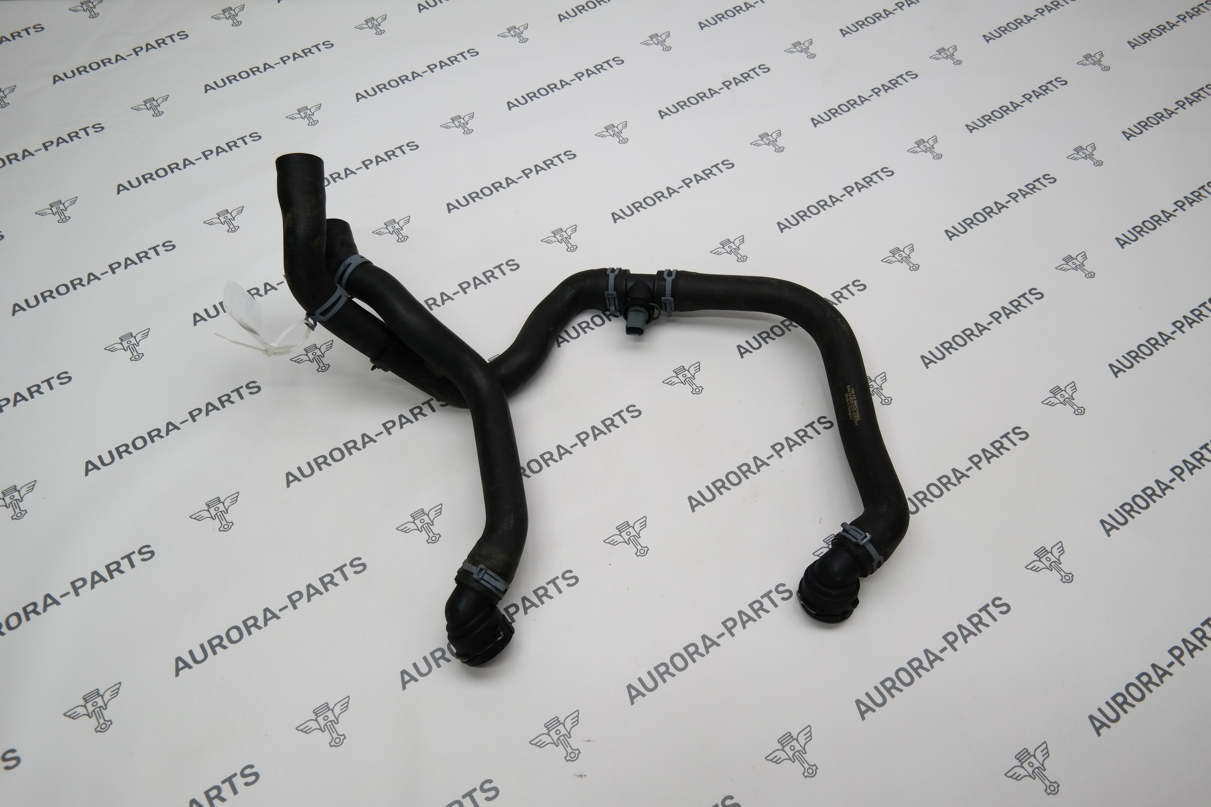 Патрубок системы охлаждения Audi Q3