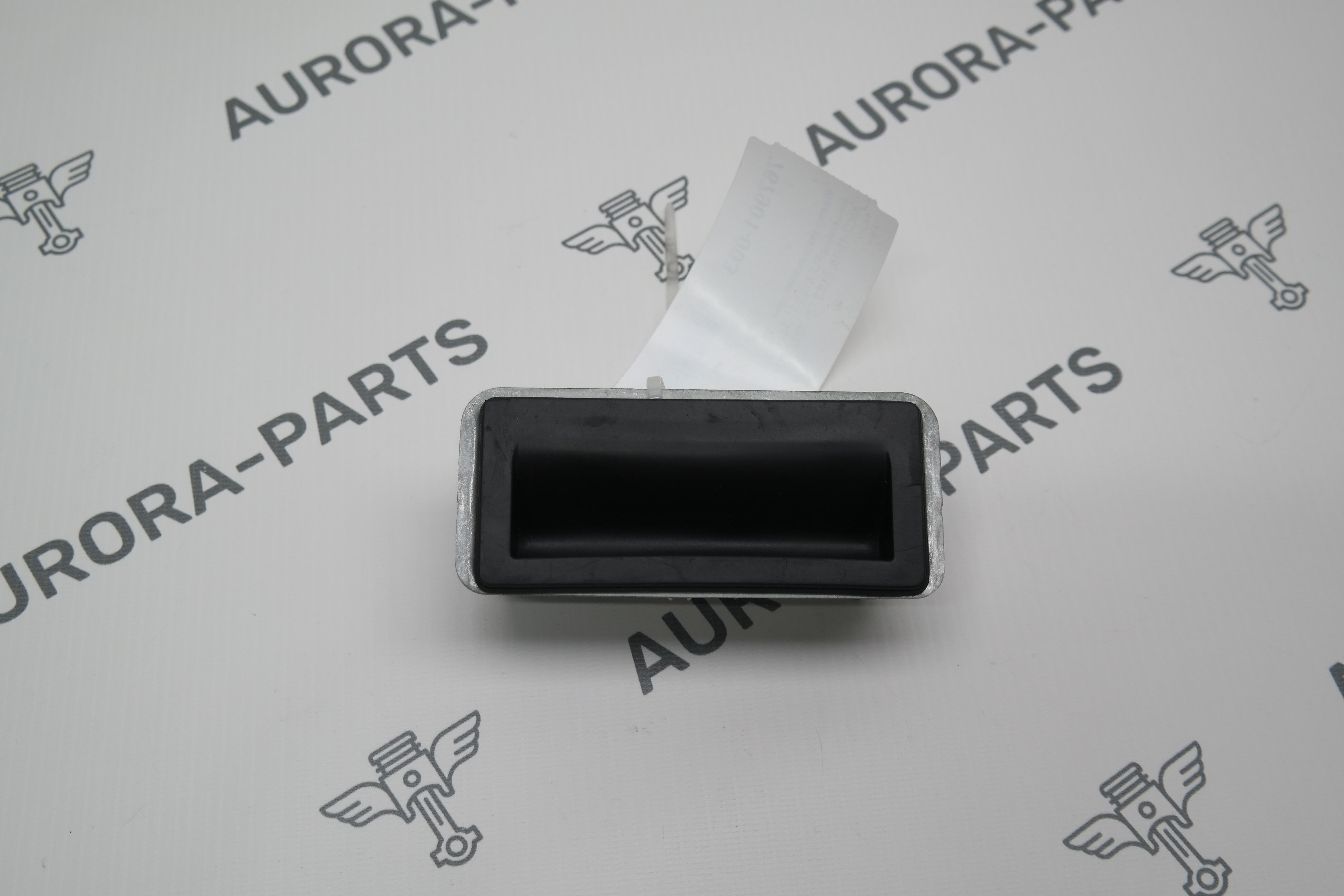 Кнопка открывания крышки багажника Audi Q3