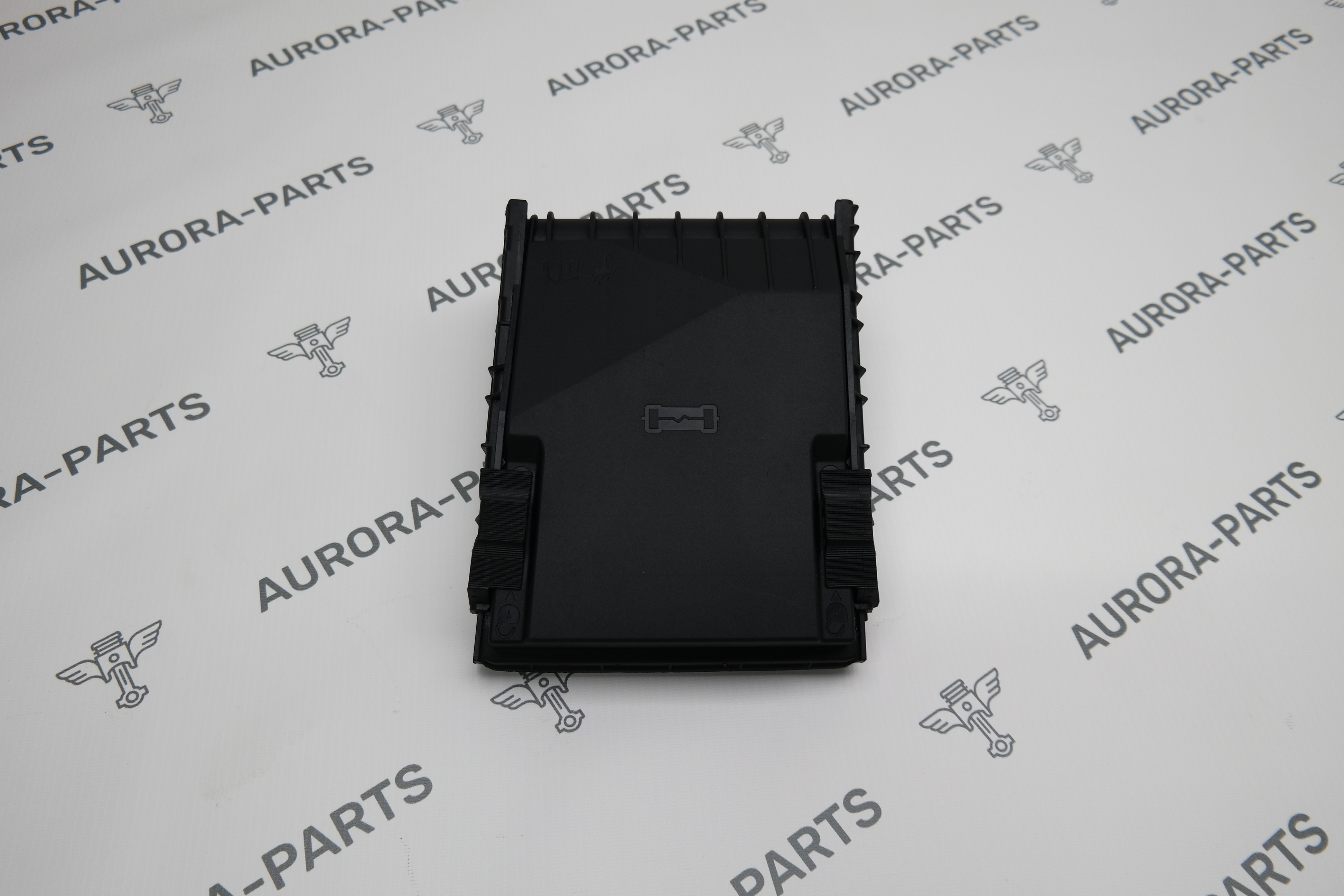 Крышка блока предохранителей Audi Q3 