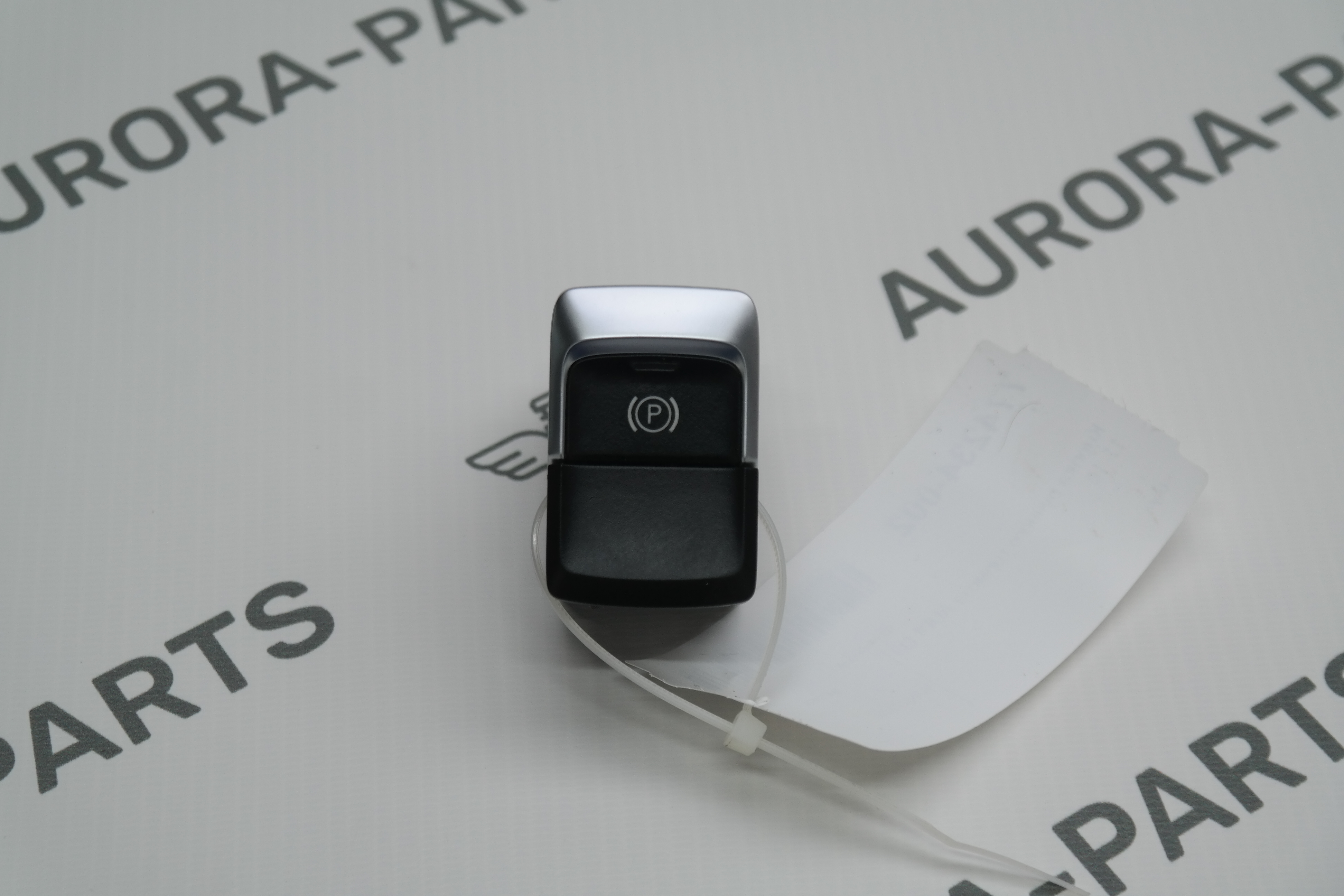 Кнопка ручного тормоза Audi Q3