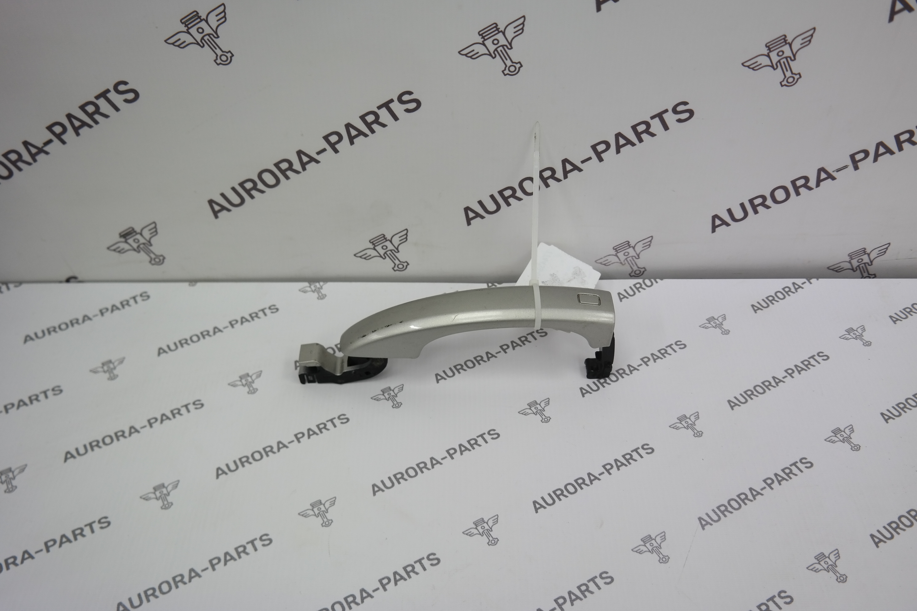 Ручка двери наружняя (не безключевой доступ) Audi Q3