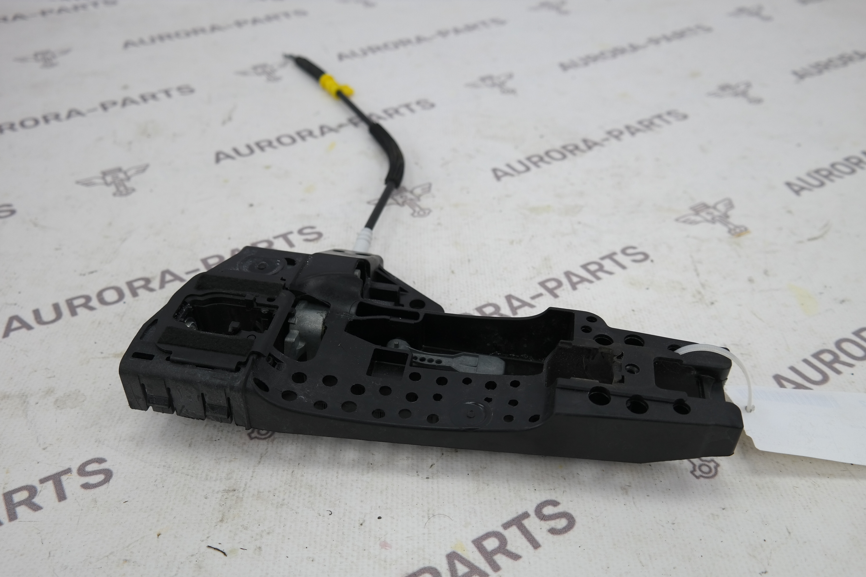 Кронштейн наружней ручки двери LH Audi Q3