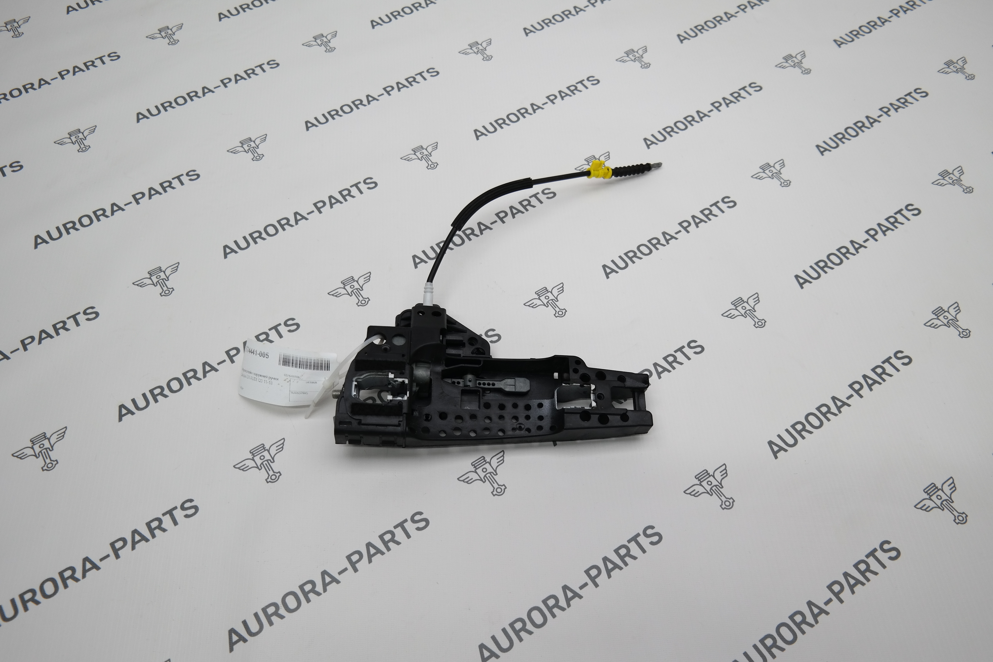 Кронштейн наружней ручки двери LH Audi Q3