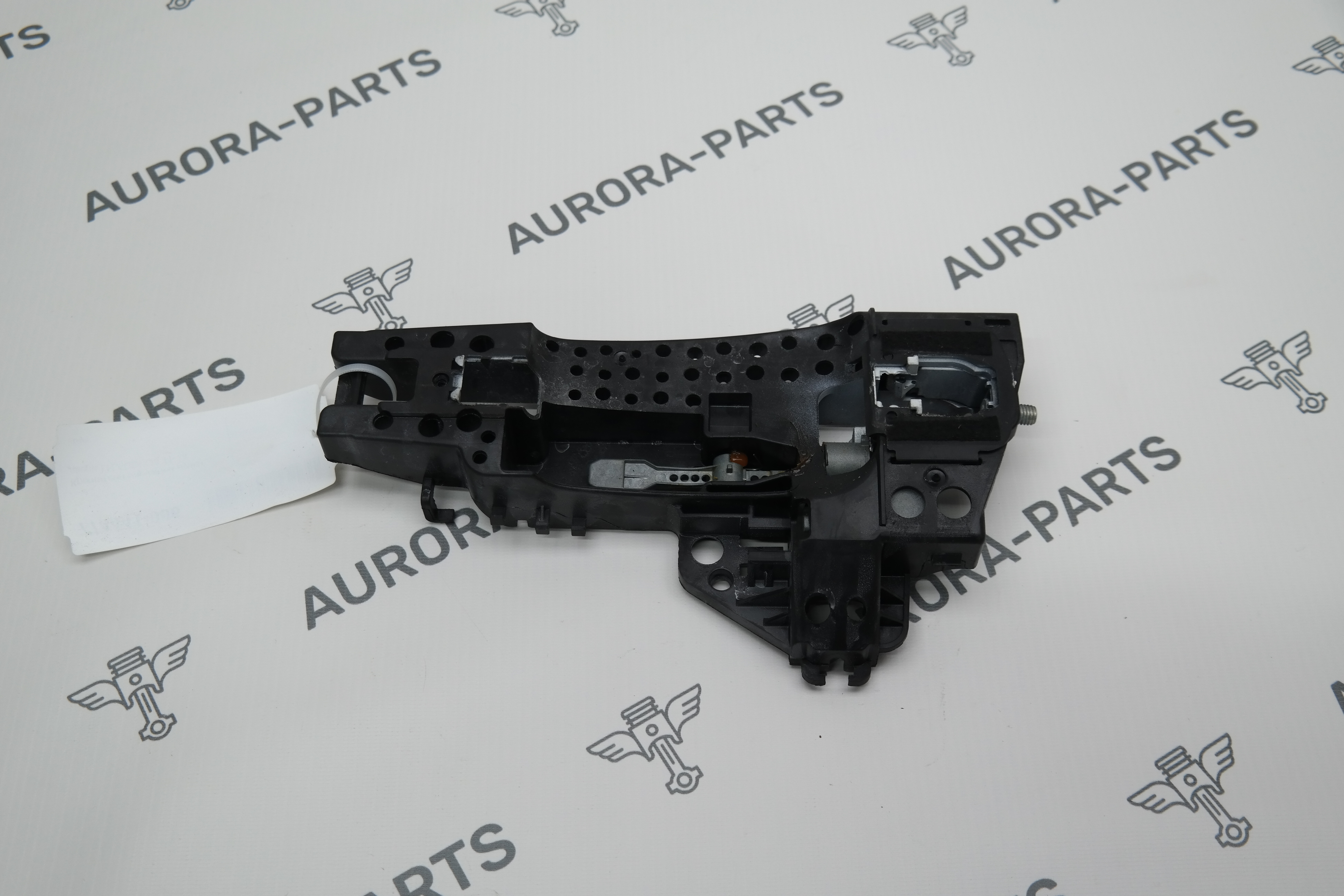 Кронштейн наружней ручки двери LH Audi Q3