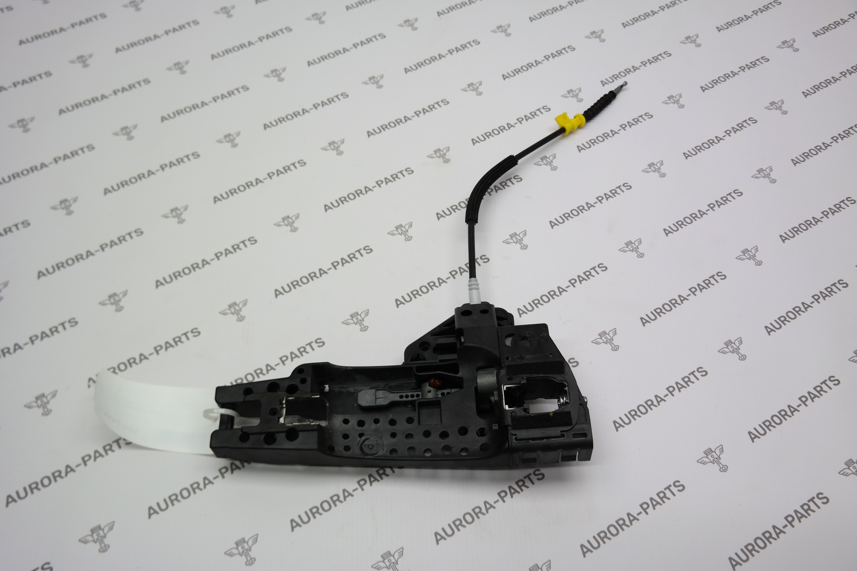 Кронштейн наружней ручки двери RH Audi Q3