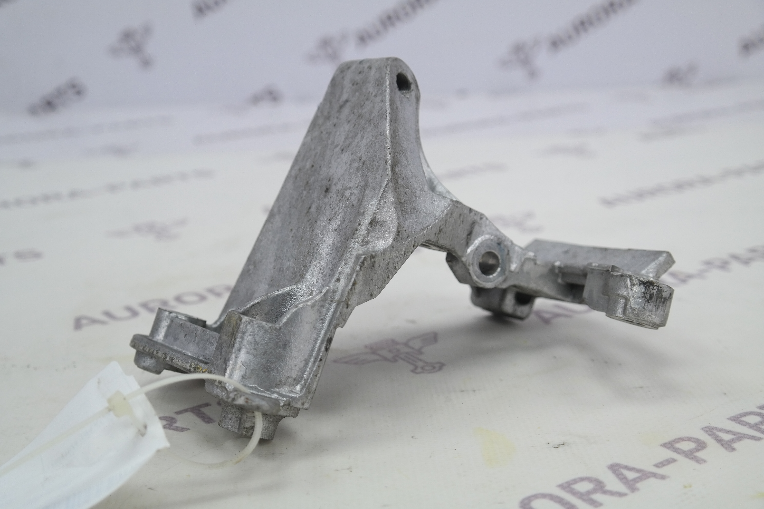 Кронштейн насоса активного стабилизатора Land Rover Range Rover Sport