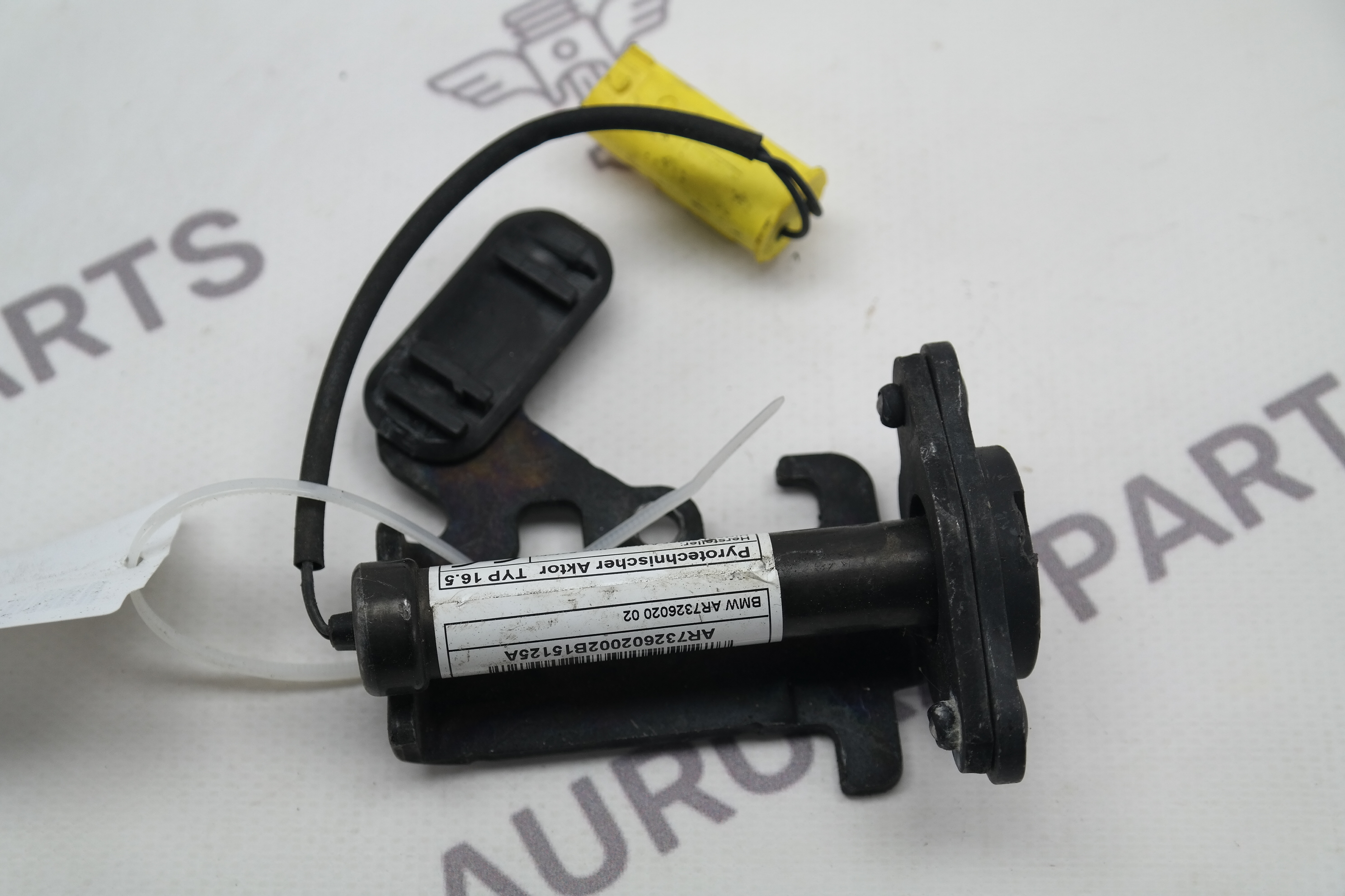 Пиропатрон петли капота RH BMW X6