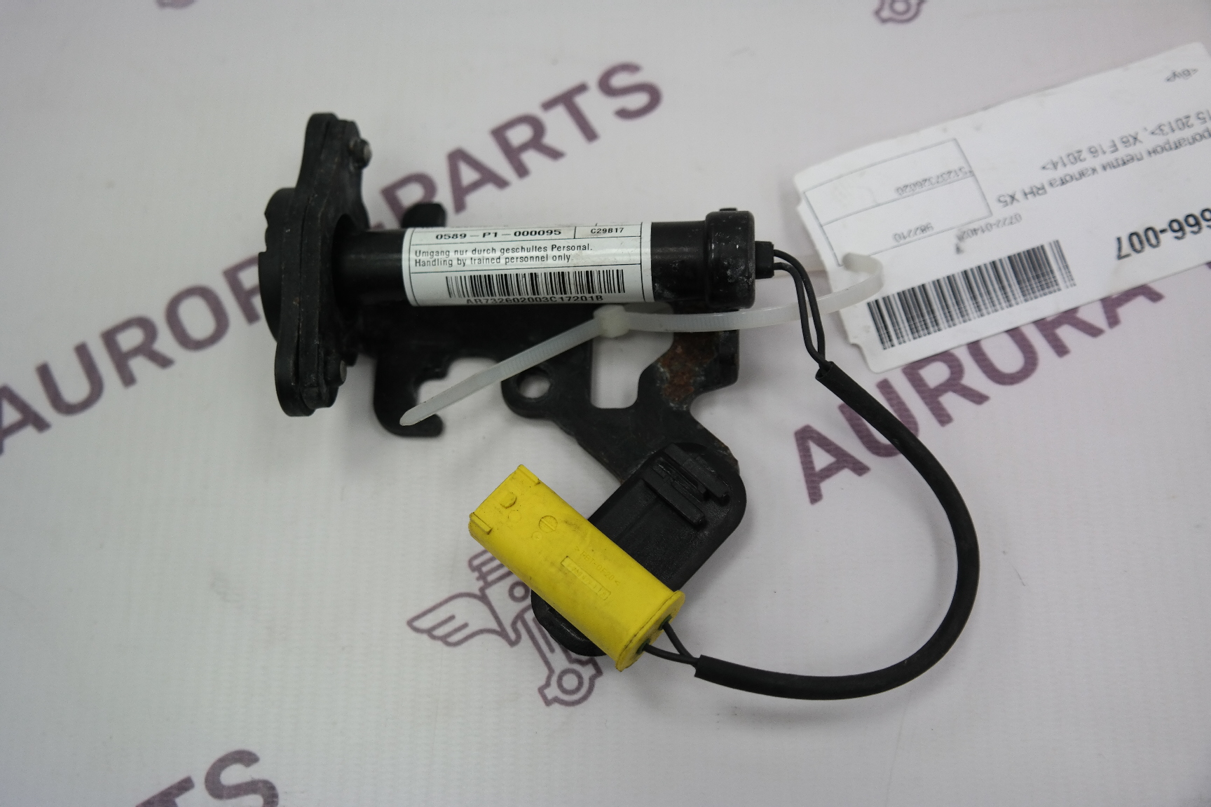 Пиропатрон петли капота RH BMW X6