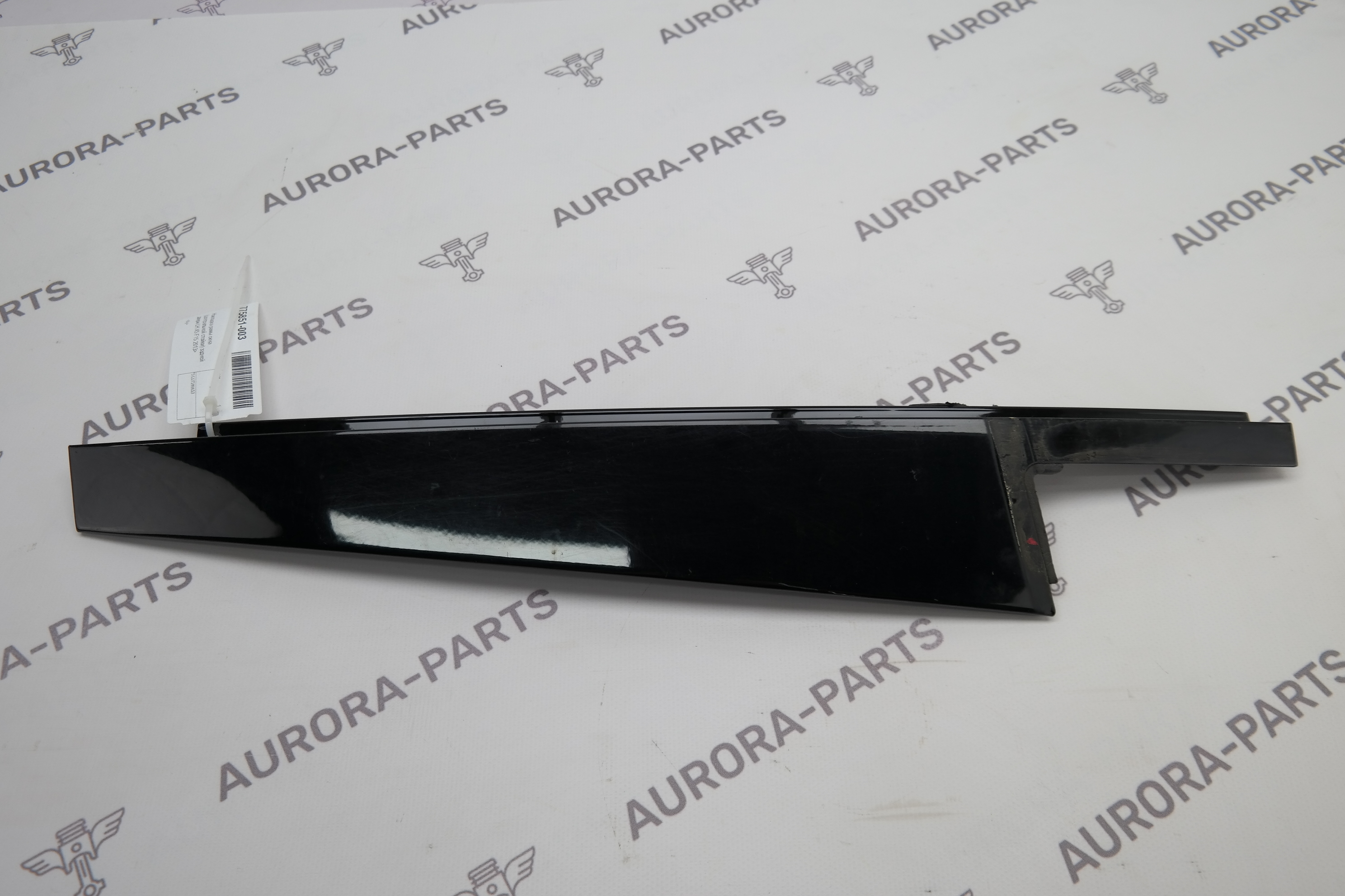 Накладка рамы окна (центральной стойки) задней двери LH BMW X5