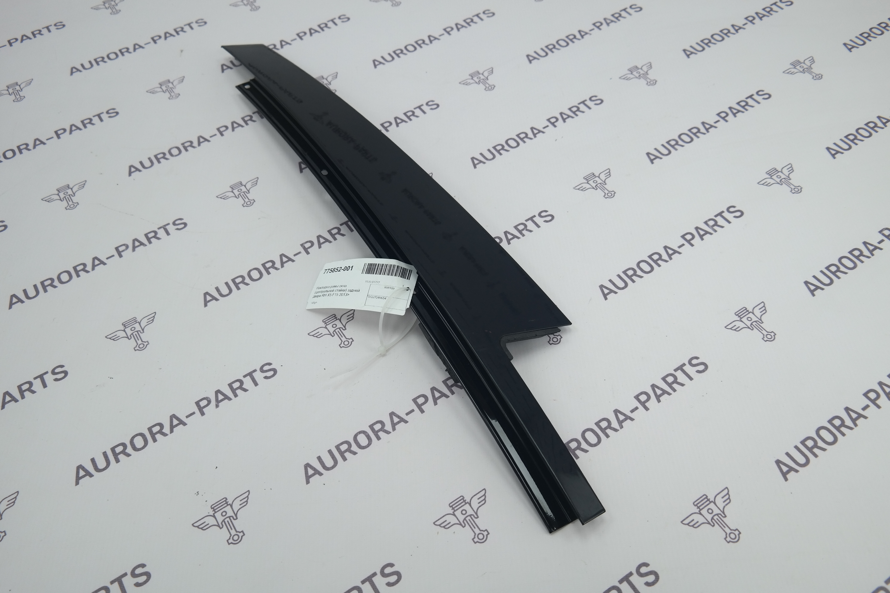 Накладка рамы окна (центральной стойки) задней двери RH BMW X5