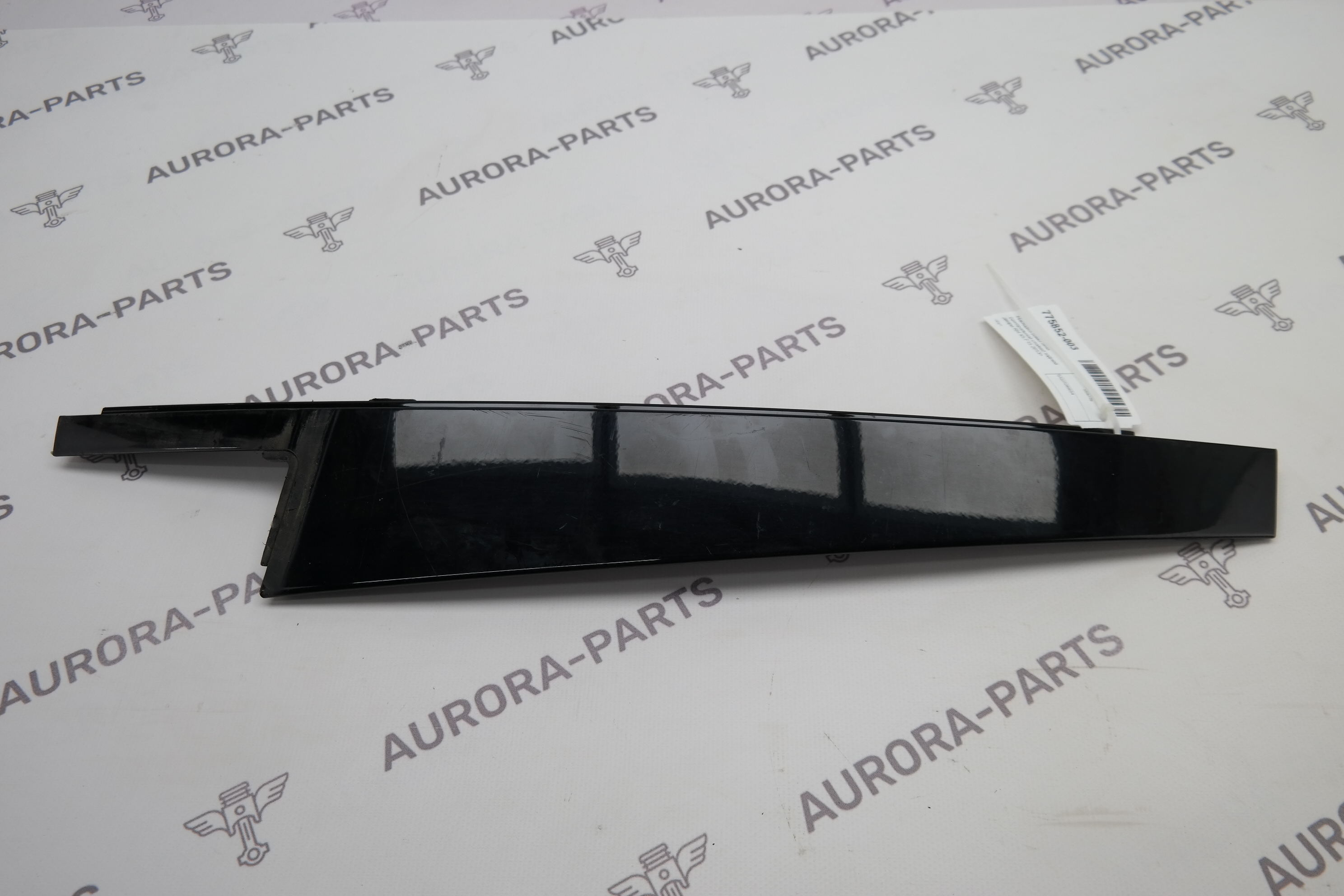 Накладка рамы окна (центральной стойки) задней двери RH BMW X5