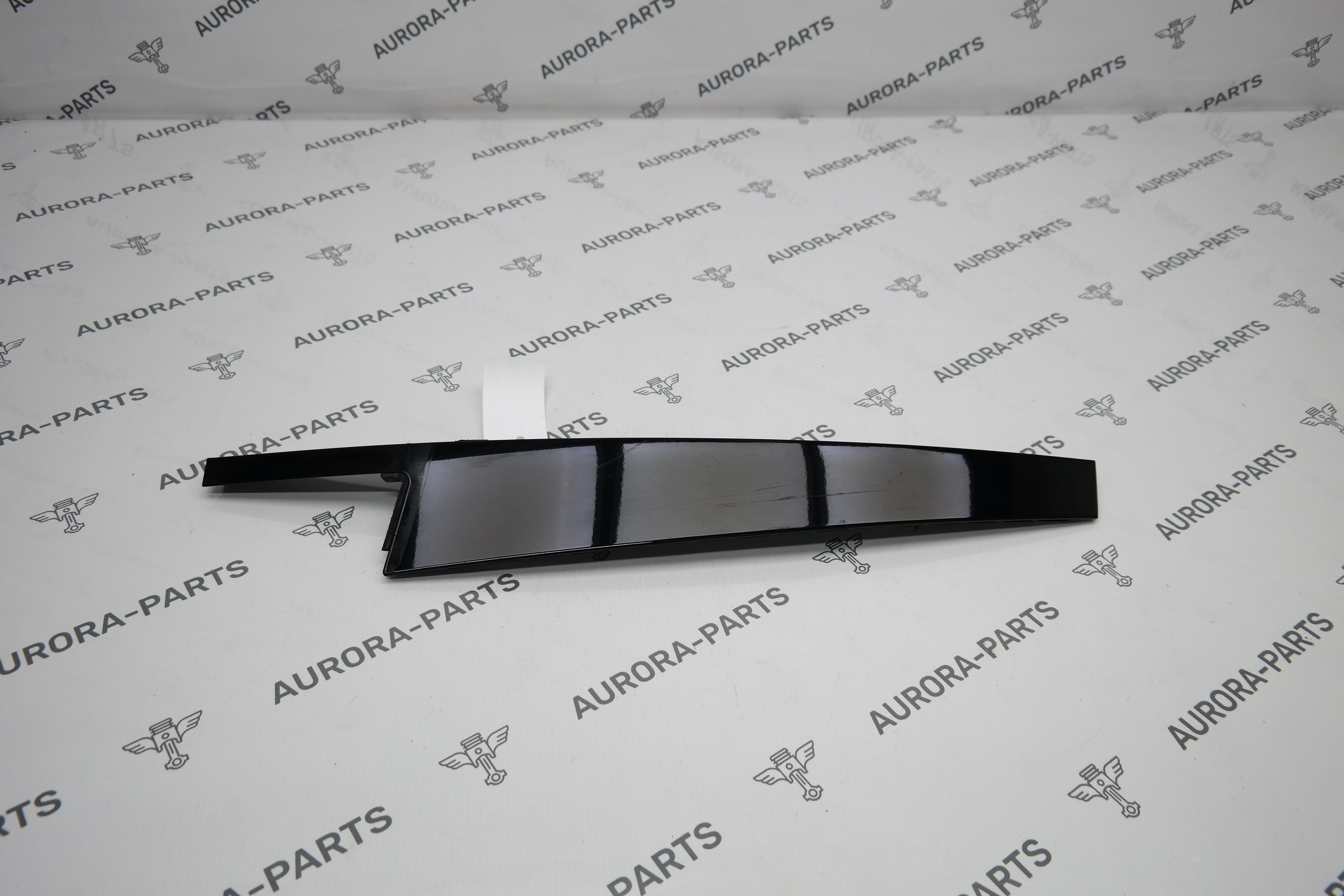 Накладка рамы окна (центральной стойки) задней двери RH BMW X5